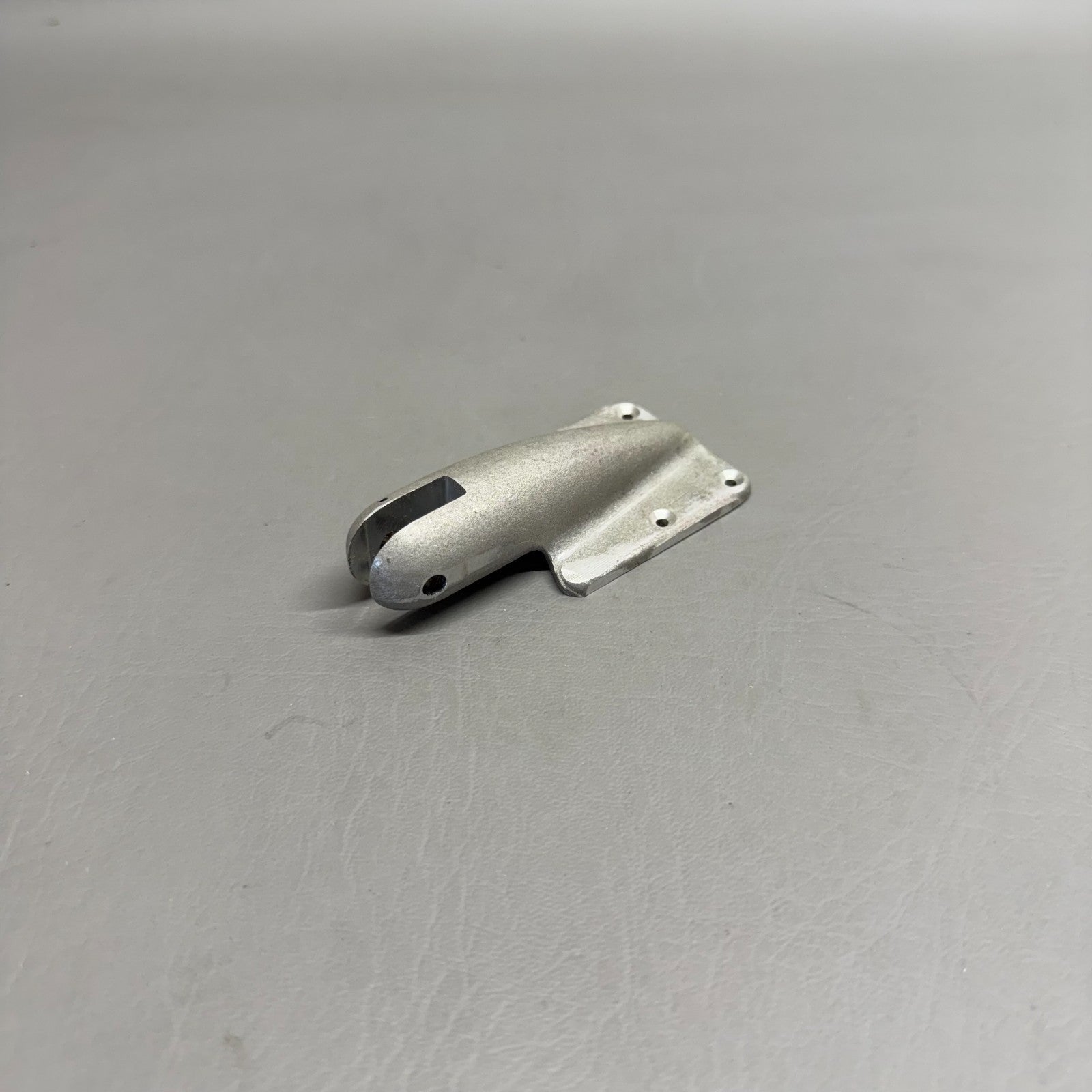 63001-002 Piper Hinge