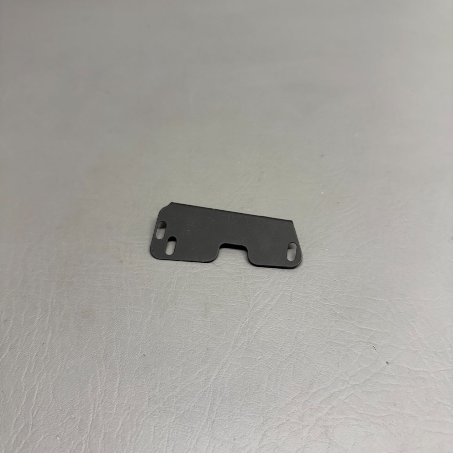 31045-000 Piper Bracket