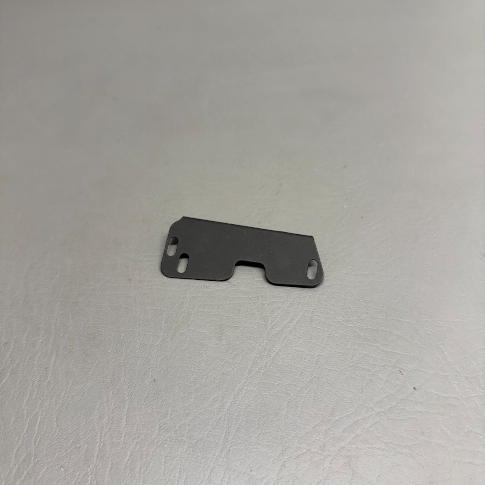 31045-000 Piper Bracket
