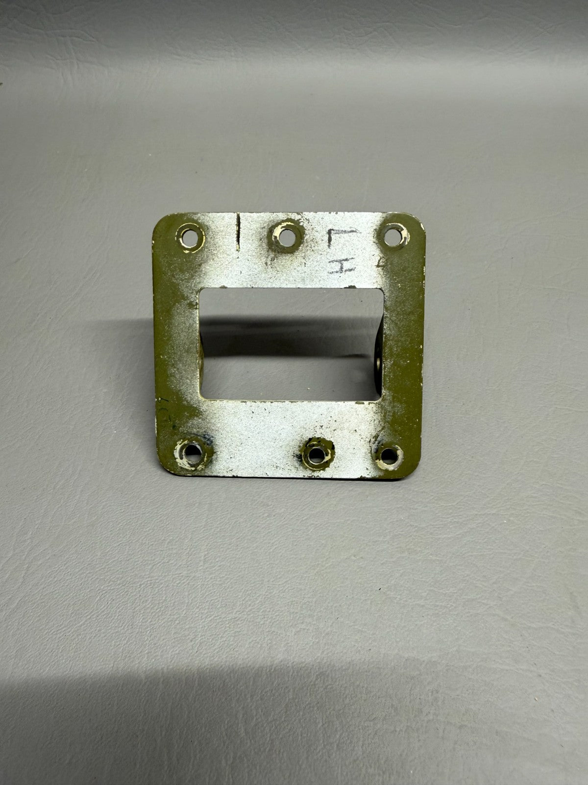 5115549-5 Cessna Aileron Bracket
