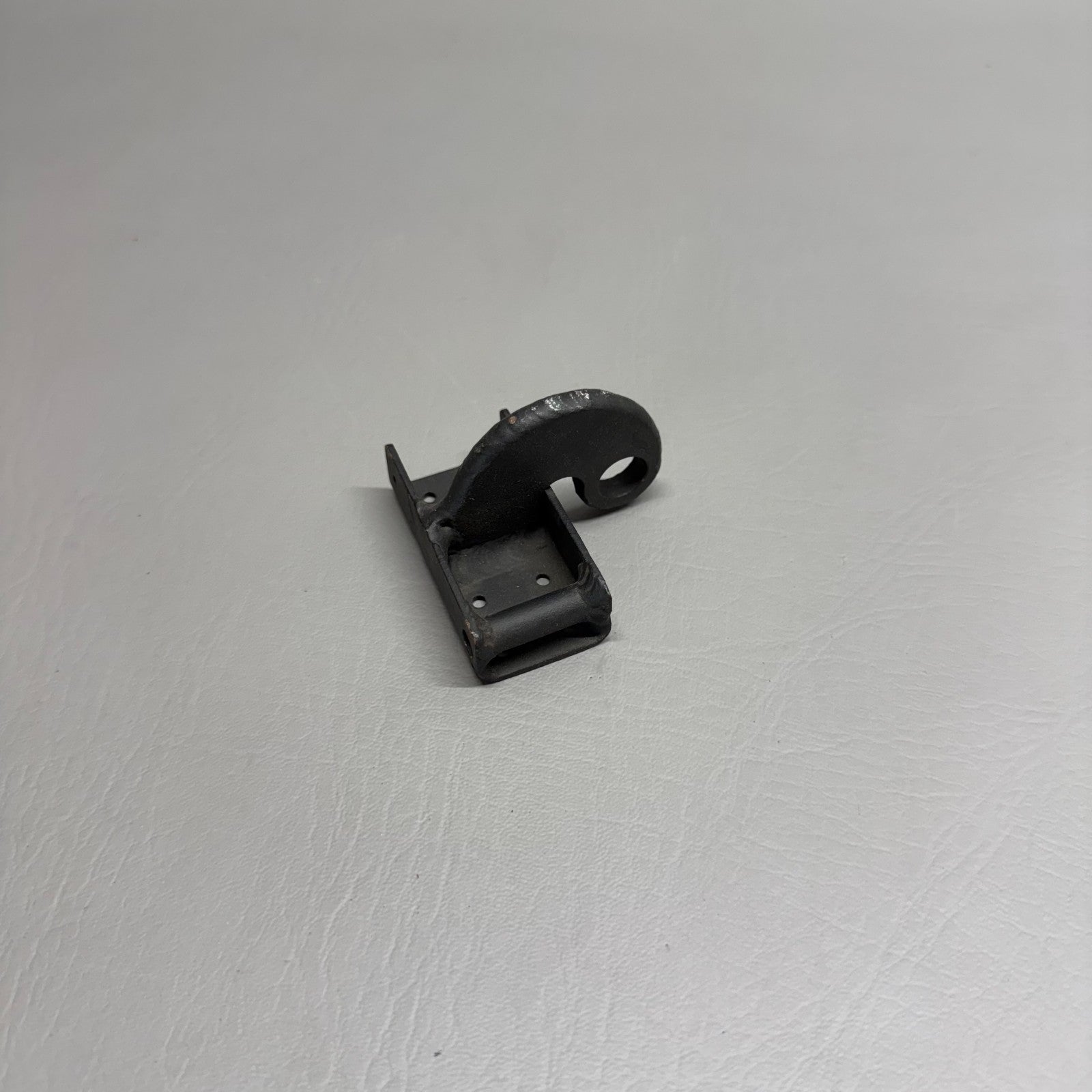 62415-000 Piper Upper Door Hinge Bracket Assy