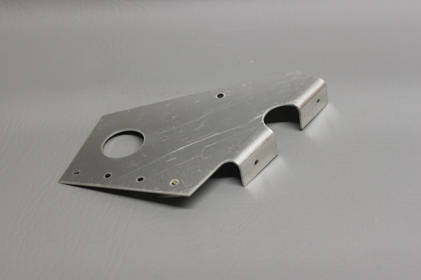 68676-000 Piper Bracket