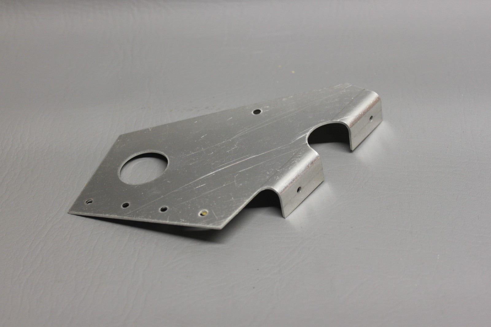68676-000 Piper Bracket