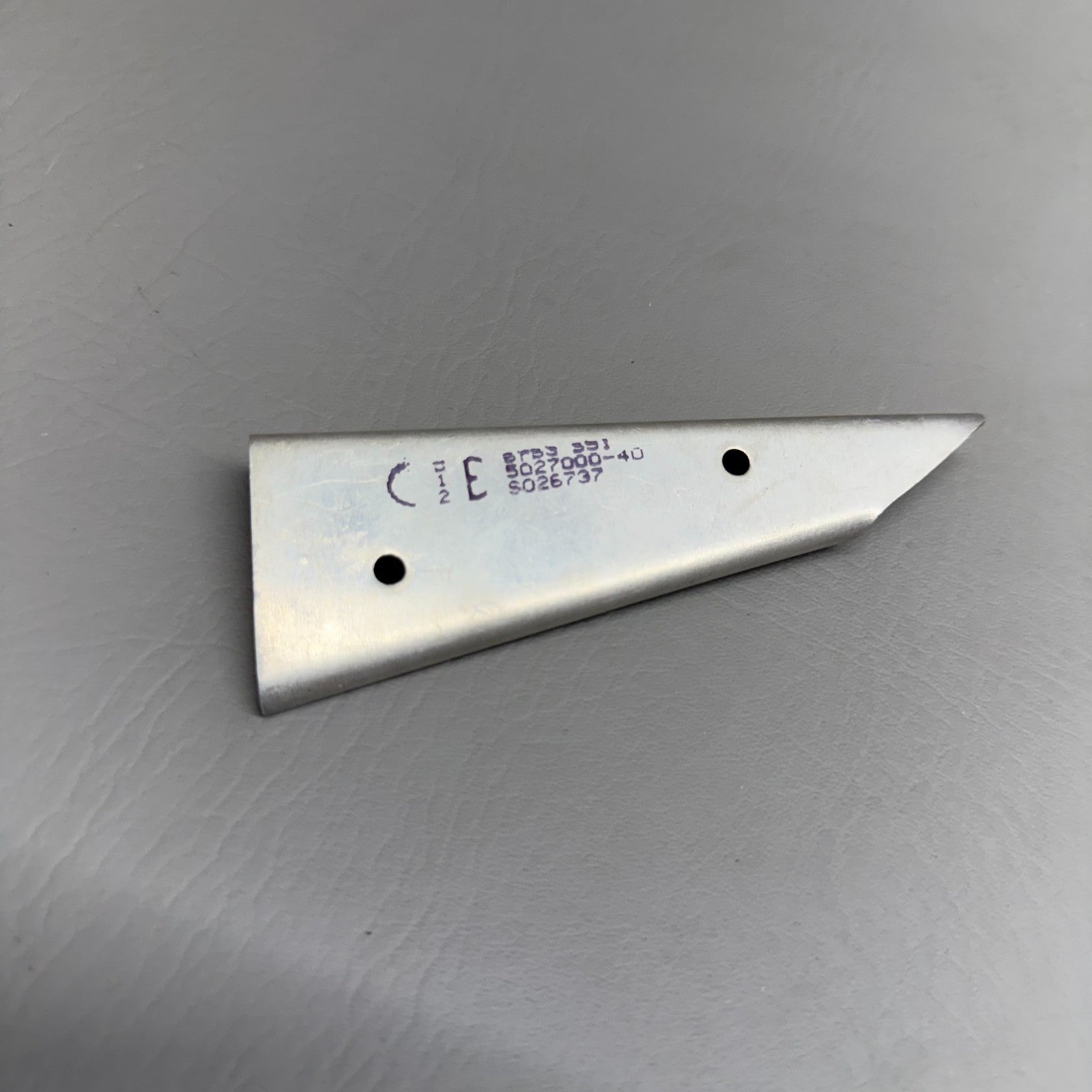 5027000-40 Cessna Main Gear Door Hinge Bracket RH