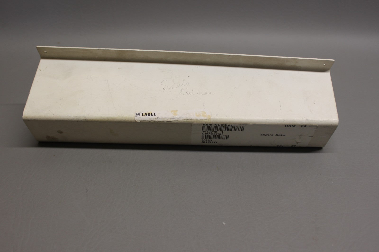 1612040-1 Cessna Shield