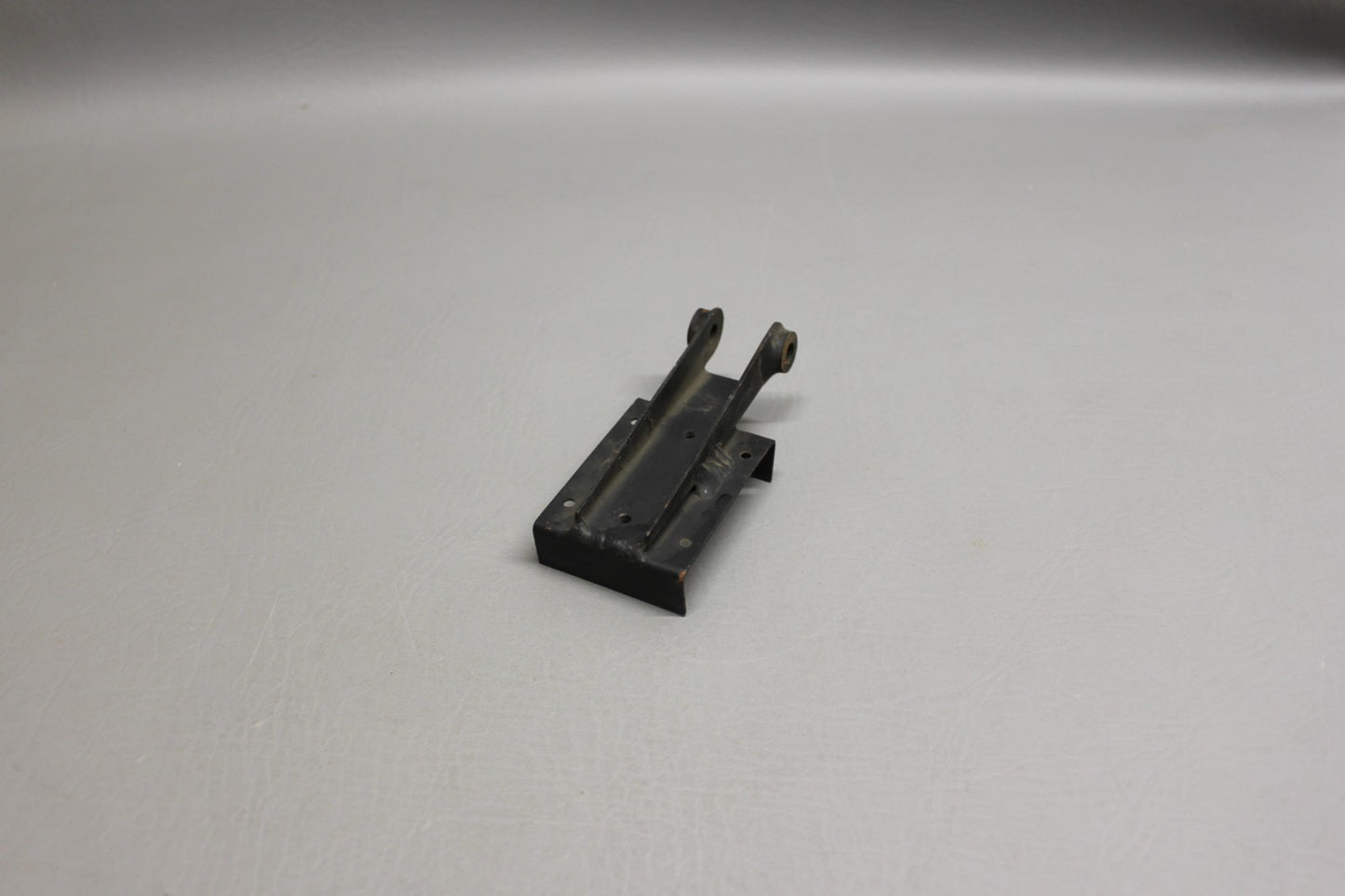 41881-002 Piper Hinge Assy