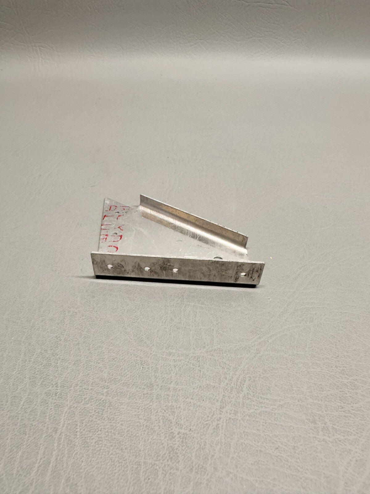 62581-000 Piper Bracket