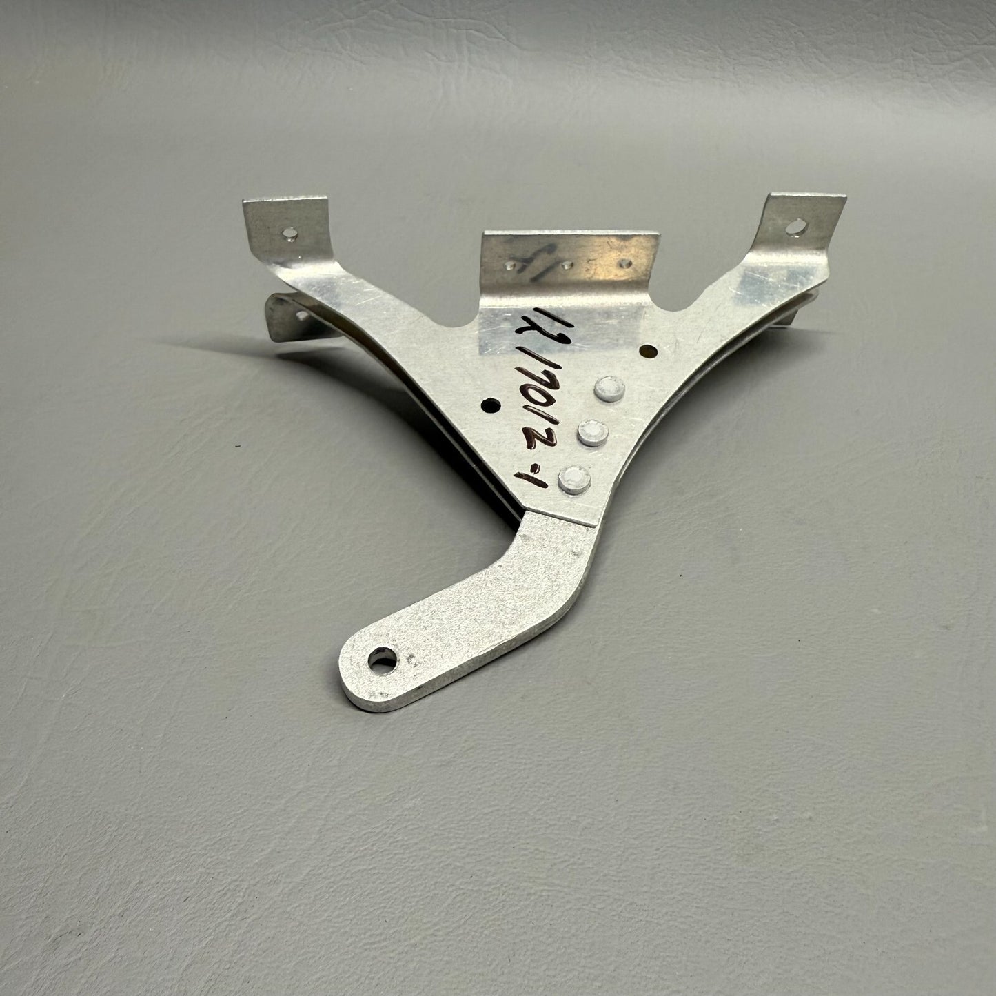 1217012-1 Cessna T210/P210 Nose Gear Door Bracket Assy (NEW)