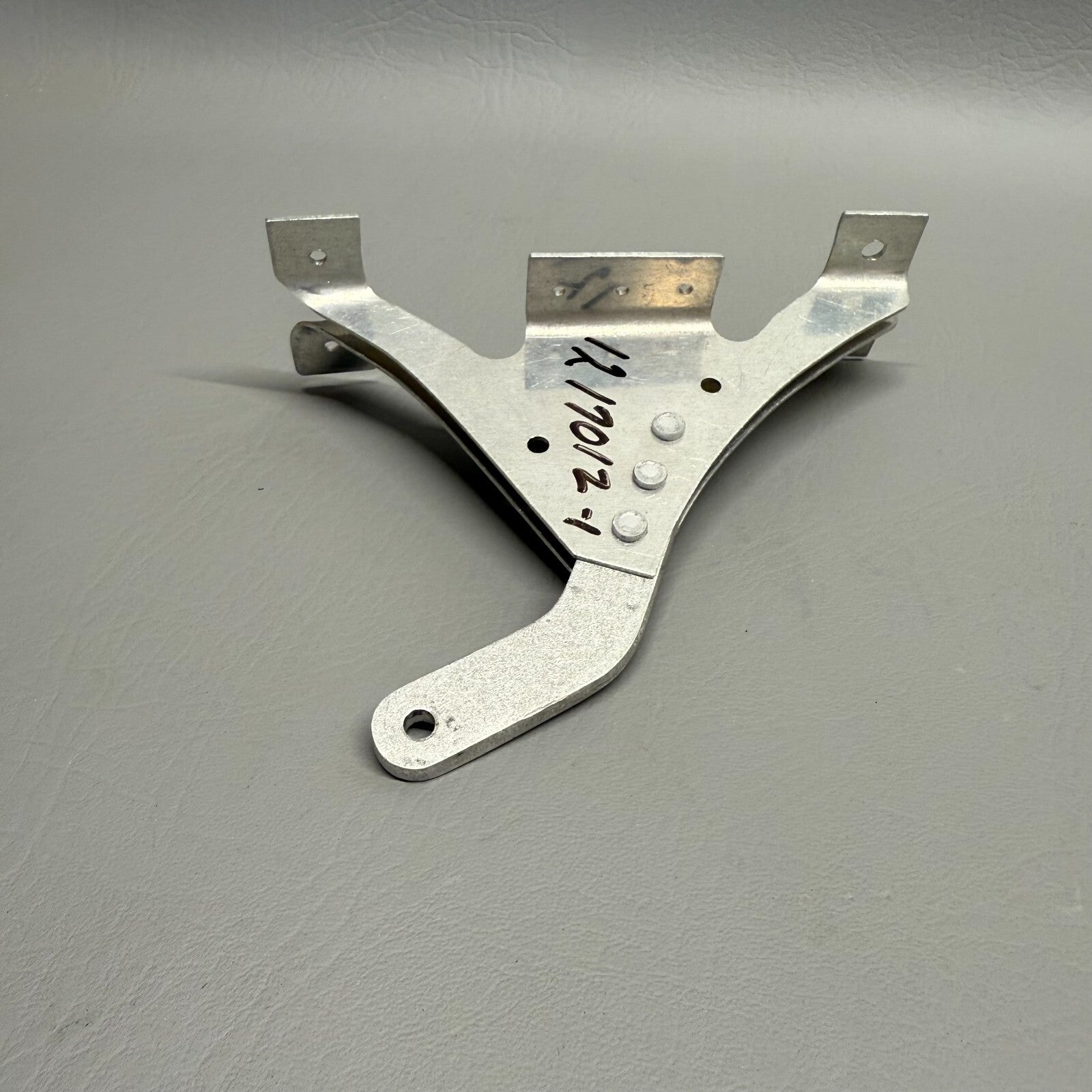 1217012-1 Cessna T210/P210 Nose Gear Door Bracket Assy (NEW)