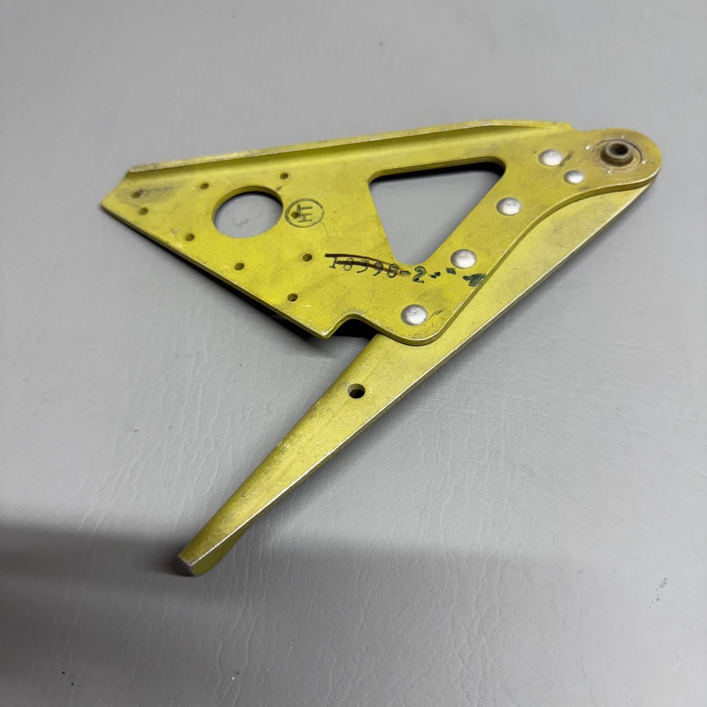 Piper Bracket Assembly P/N 18398-000