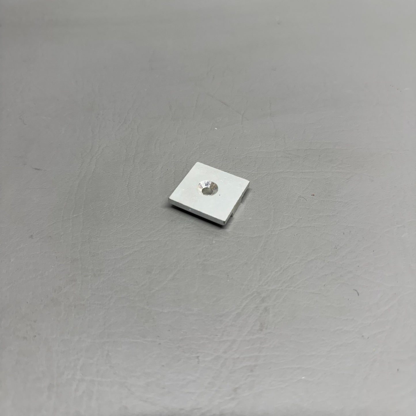 63313-000 Piper Stop