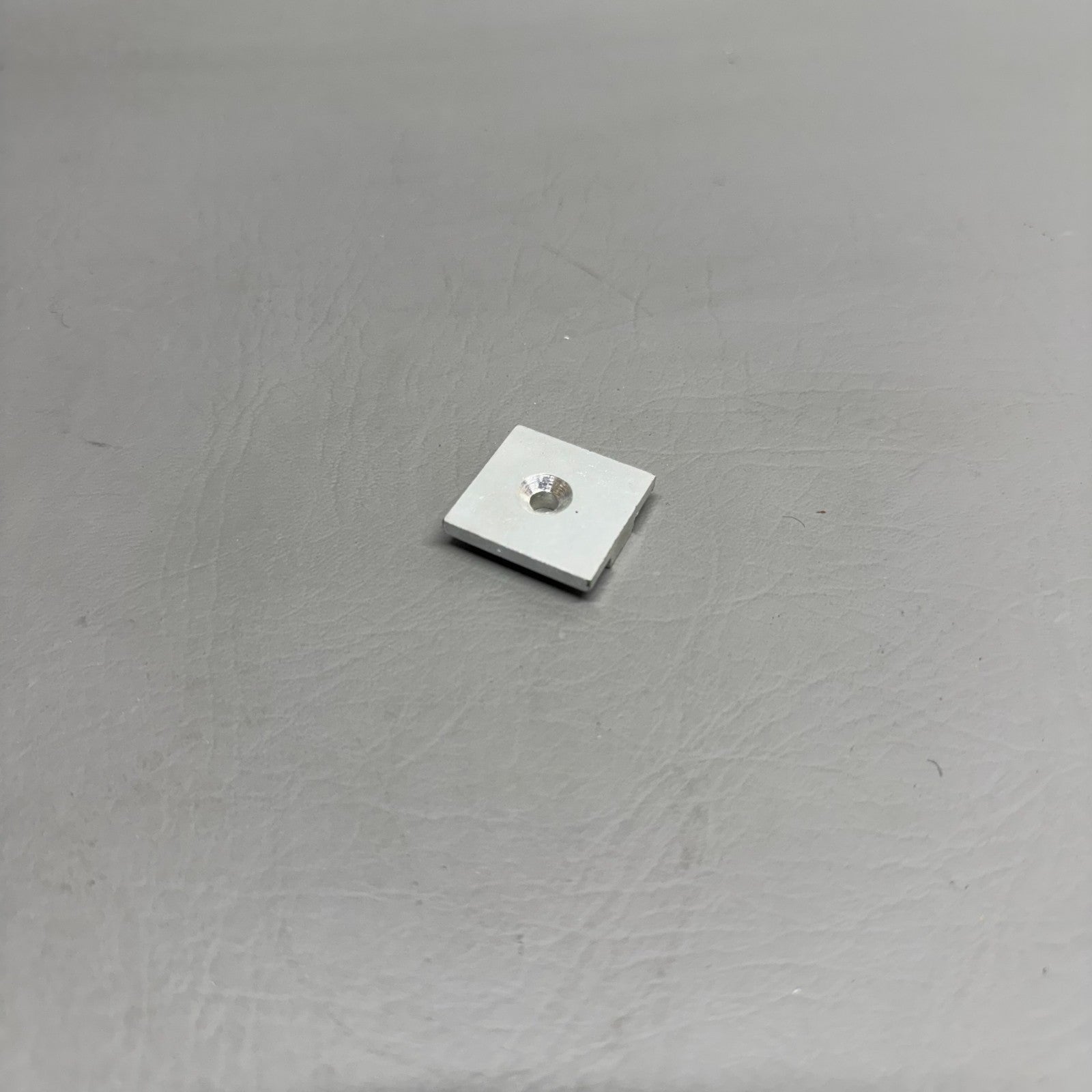 63313-000 Piper Stop