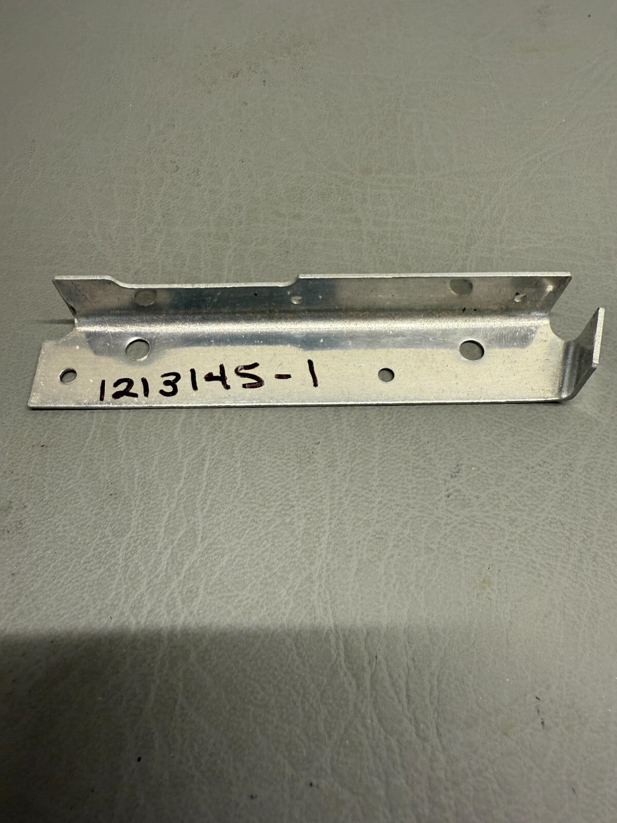 1213145-1 Cessna Bracket