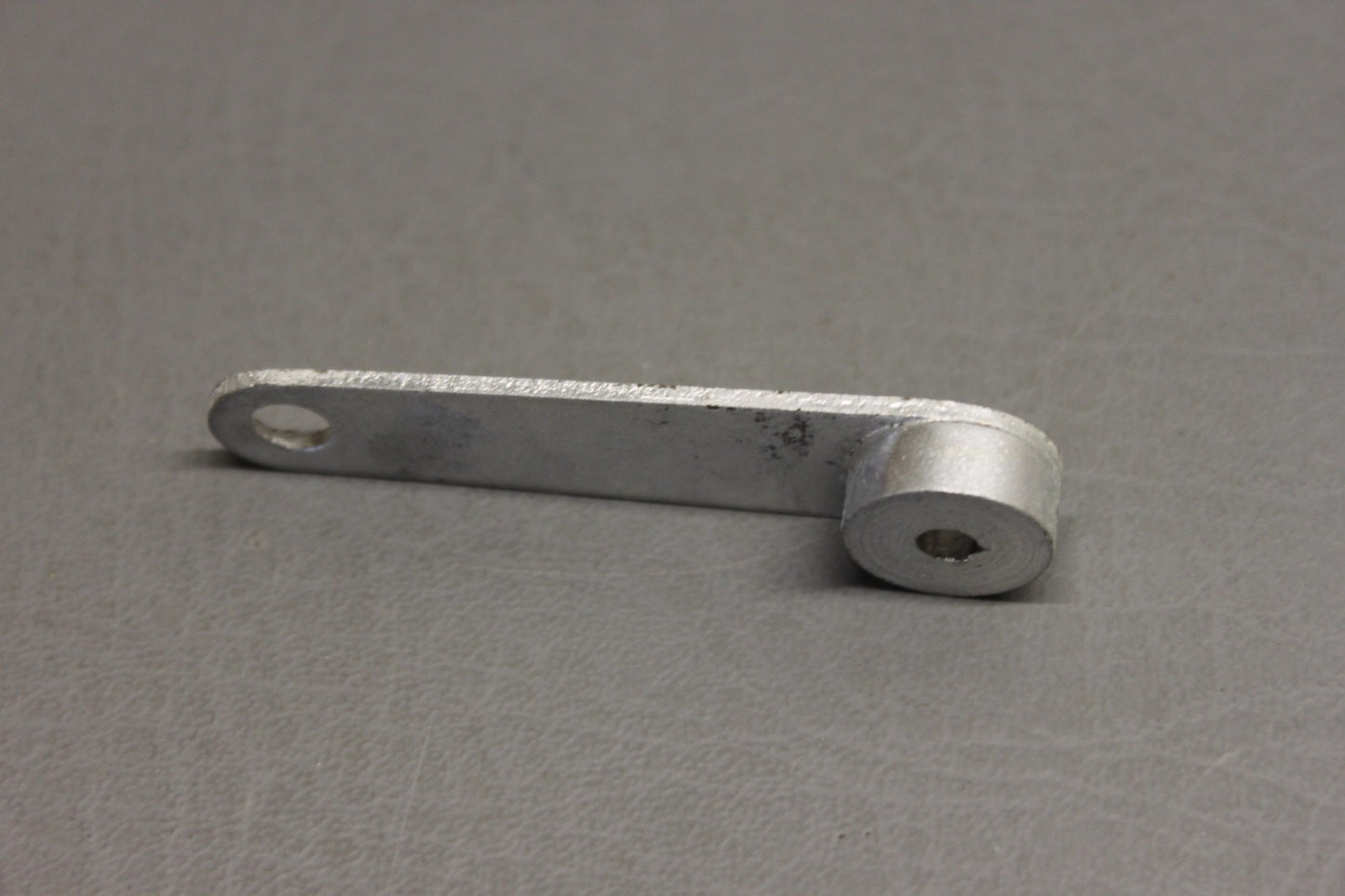 1652013-21 Cessna Arm Assy