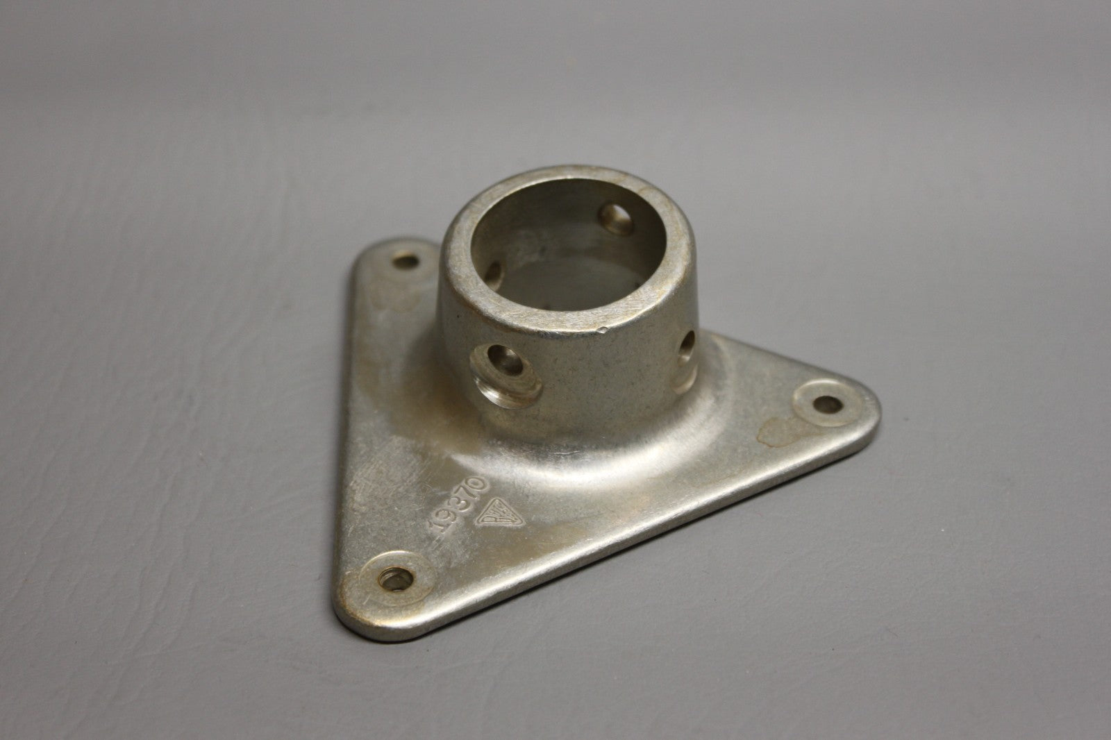 19408-000 Piper Bracket