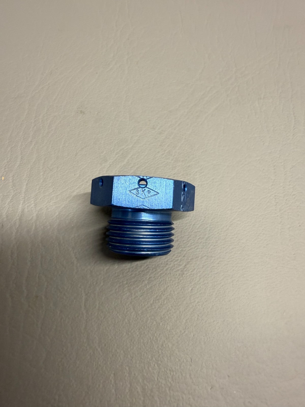 400231-8 Cessna Plug