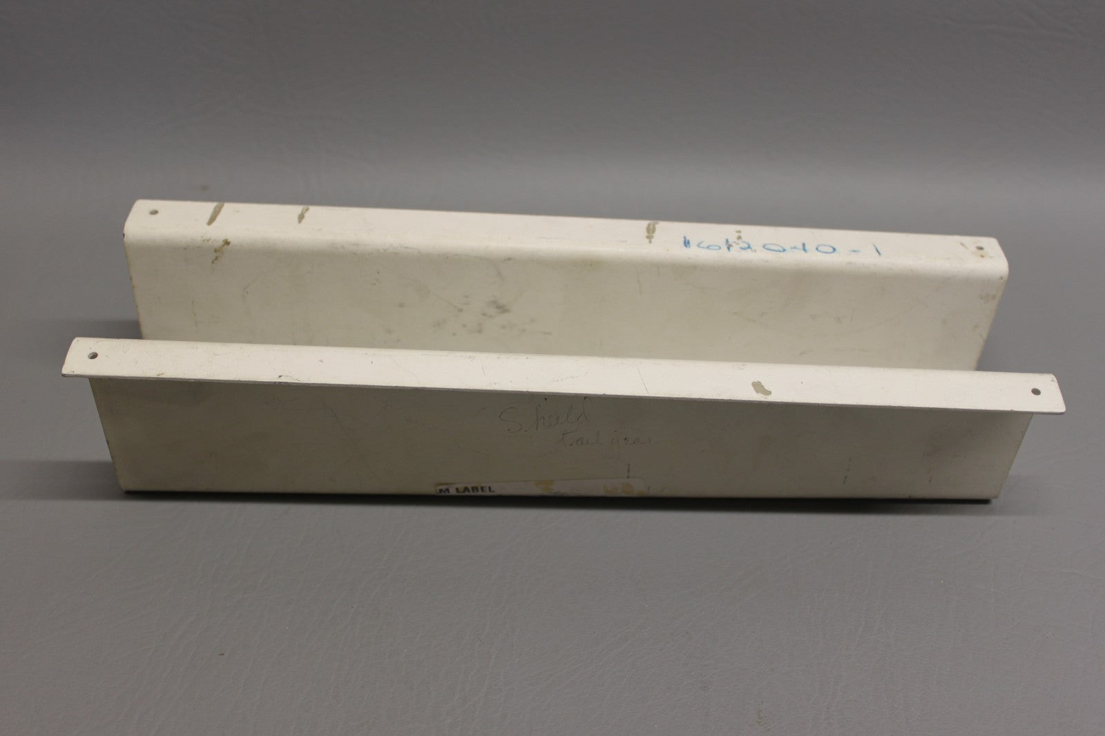 1612040-1 Cessna Shield