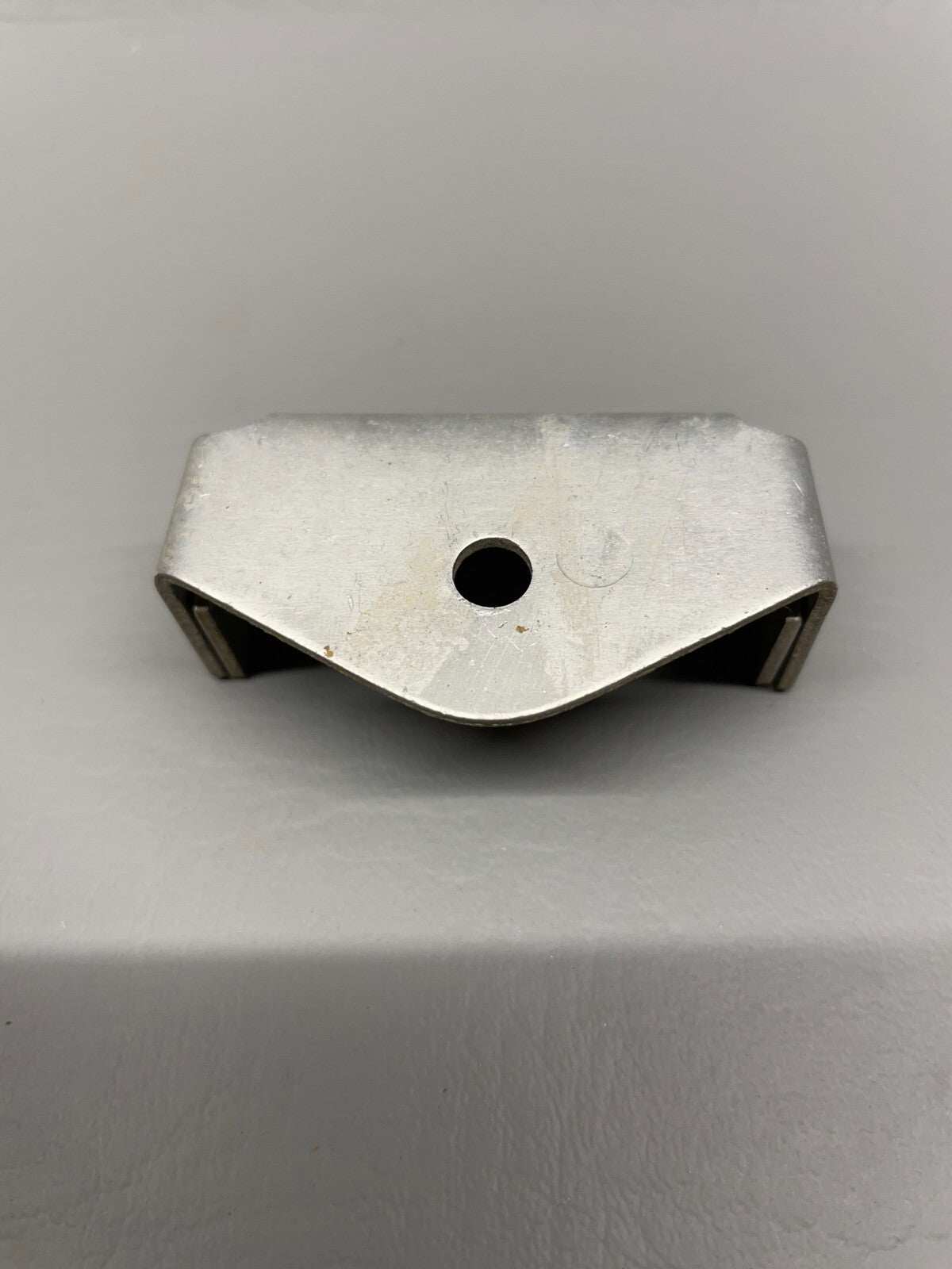 Cessna A185F Bracket Hinge Middle P/N 0732100-10 (NEW)