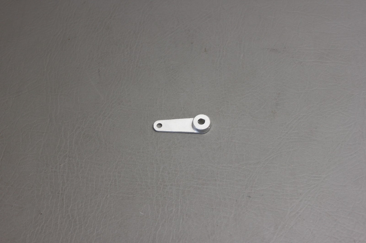 0713019-24 Cessna Arm Assy