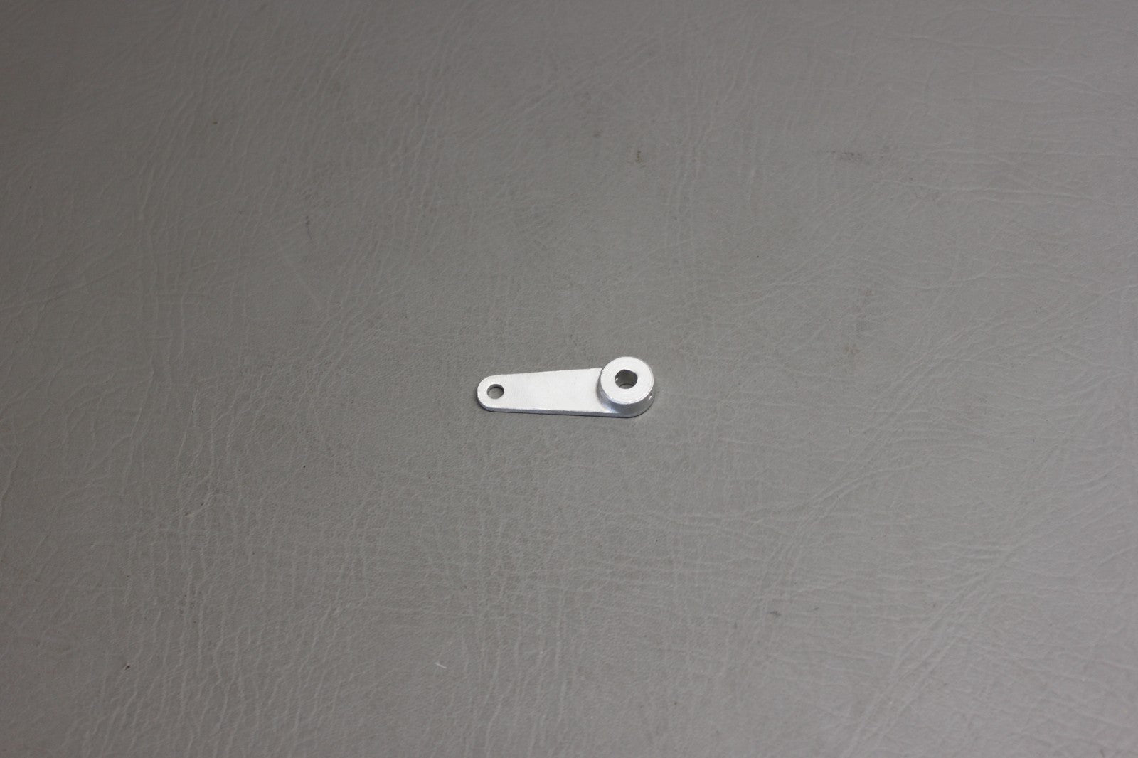 0713019-24 Cessna Arm Assy