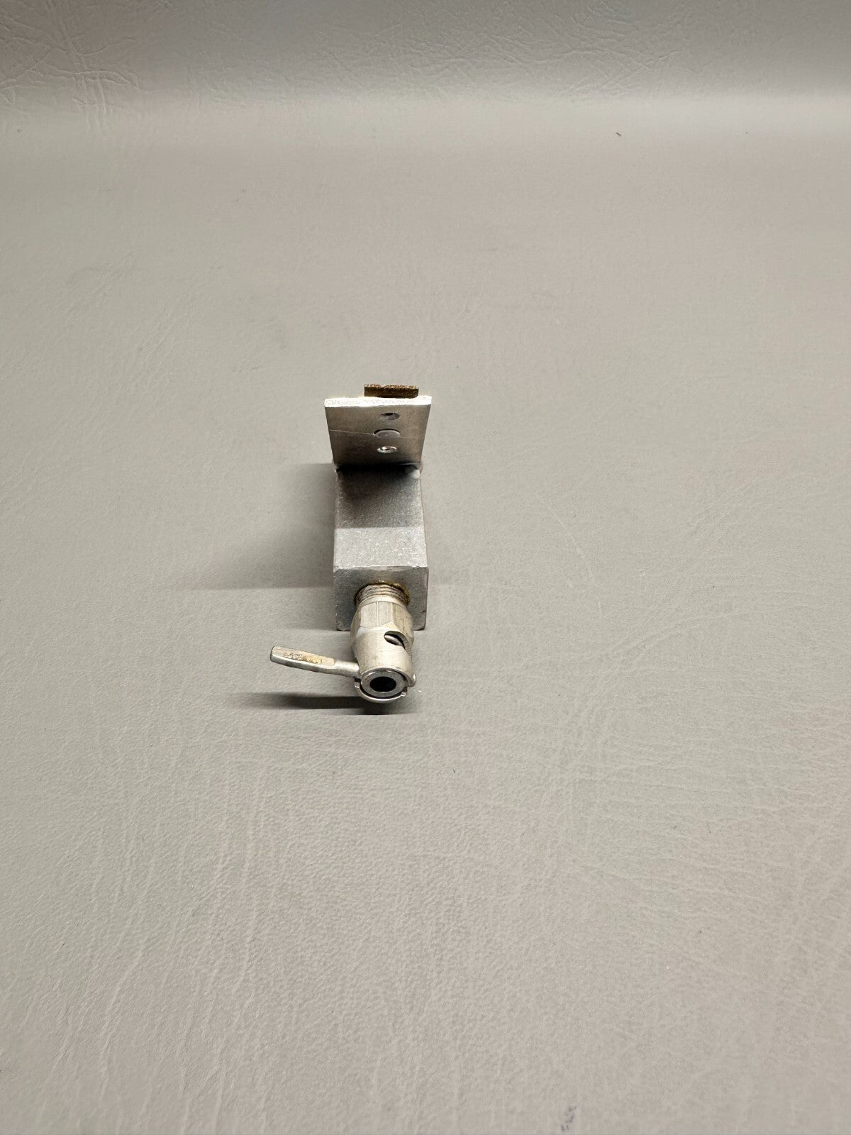 39581-002 Piper Bracket Assy