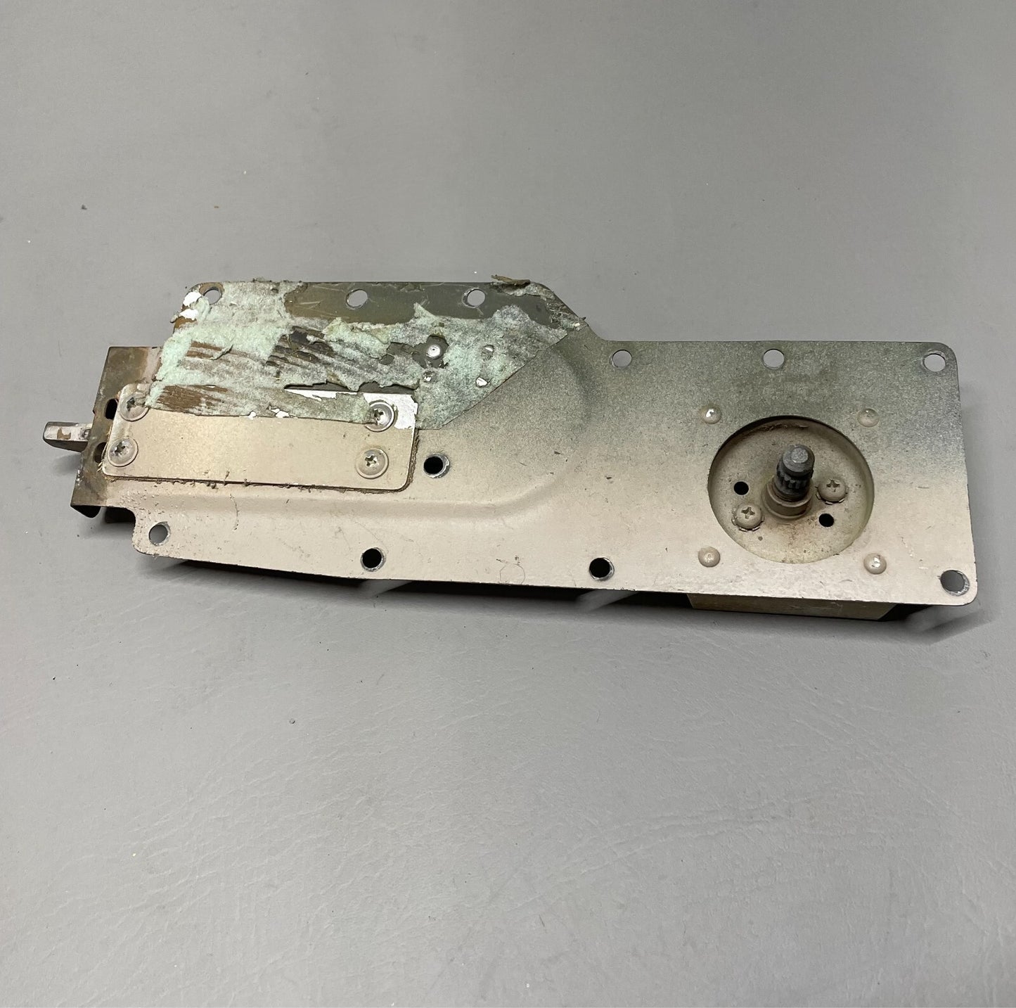 Cessna 180 / 180K Cabin Door Latch Assy RH P/N 1511205-17