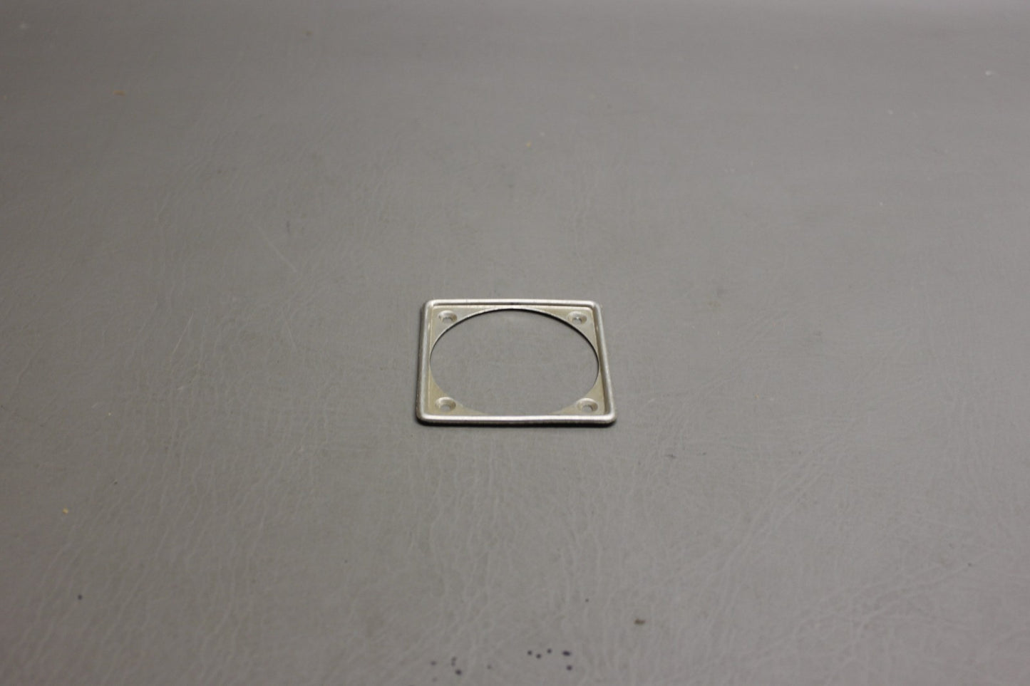 0713208-1 Cessna Escutcheon Silver
