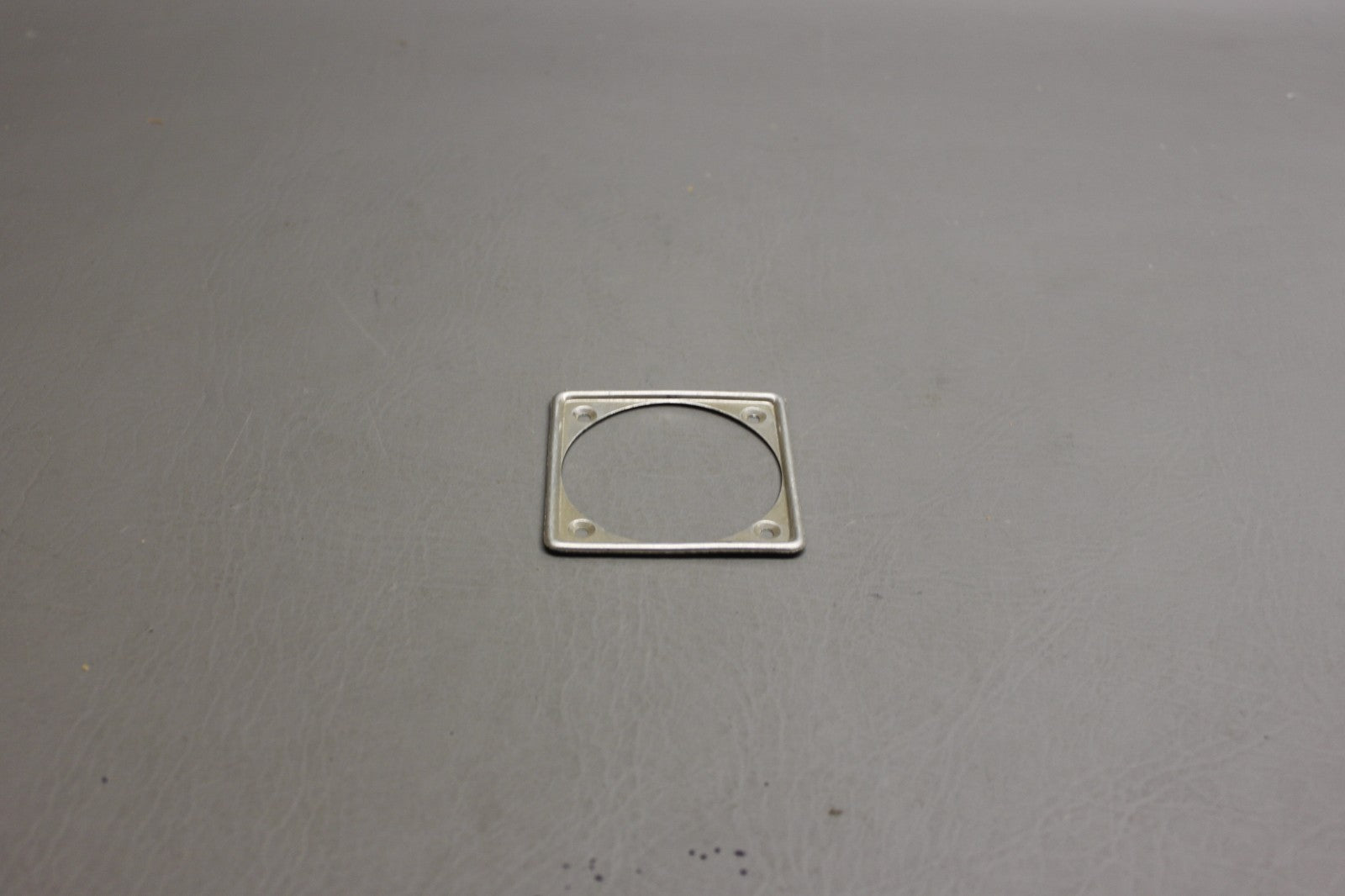 0713208-1 Cessna Escutcheon Silver