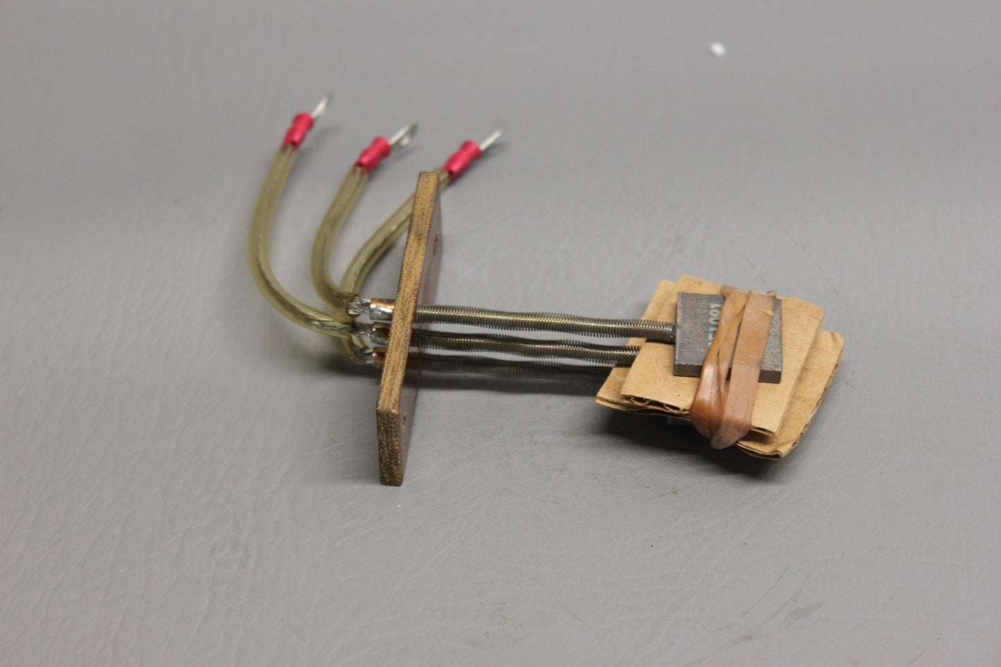 751-436 BRUSH RETAINER B.F.G.