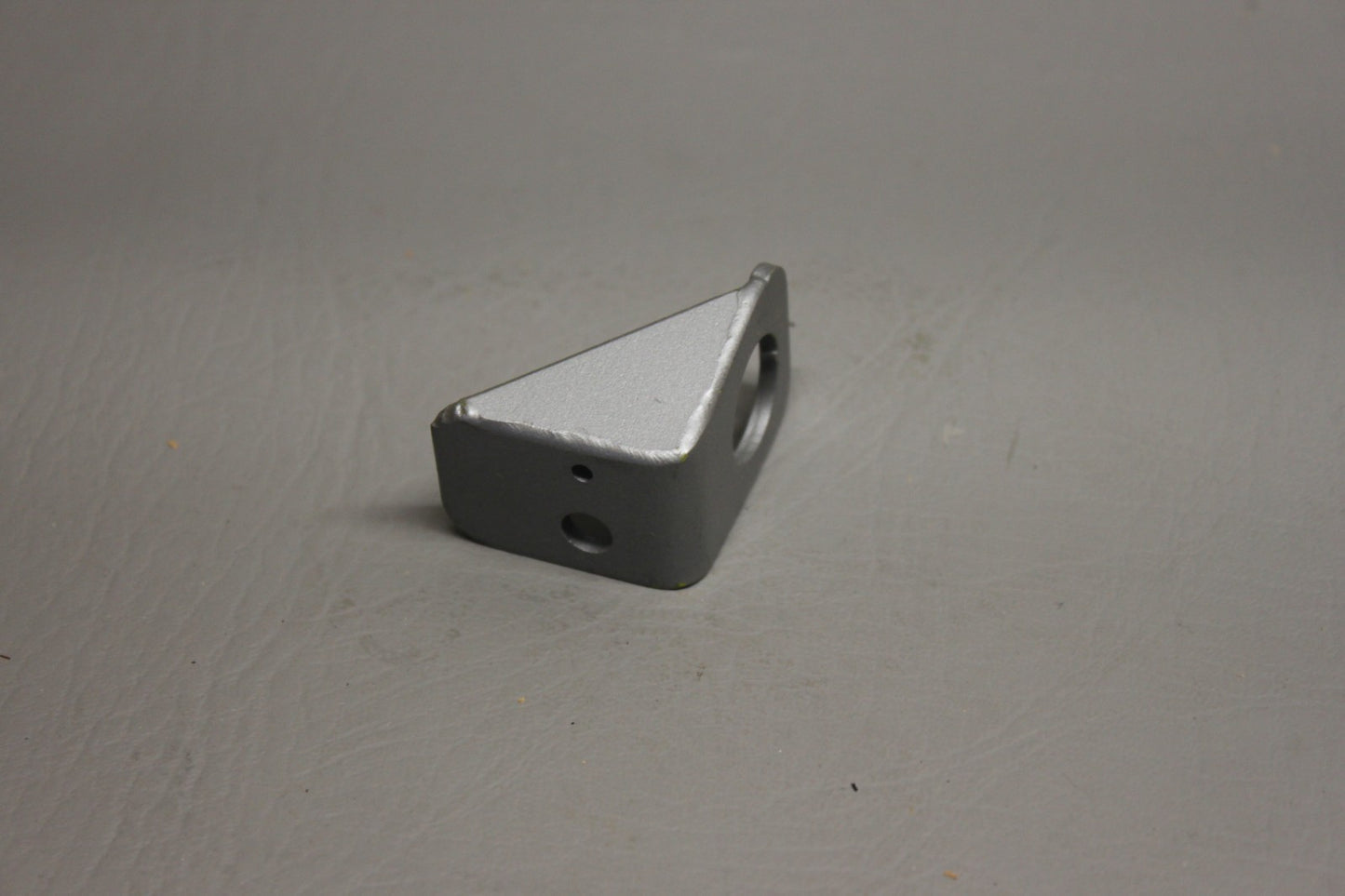 24916-000 Piper Bracket