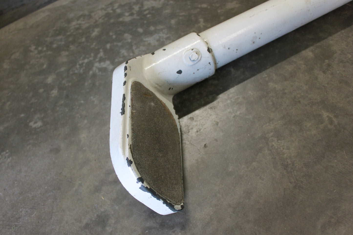 0811901-2 Cessna 310G Retractable Strut Step Assembly