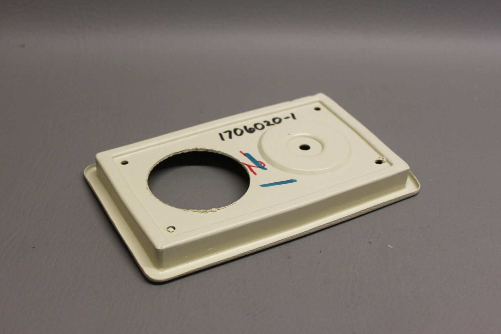 1706020-1 Cessna 177 Cardinal L/H Rear Cabin Air Outlet Vent Cover