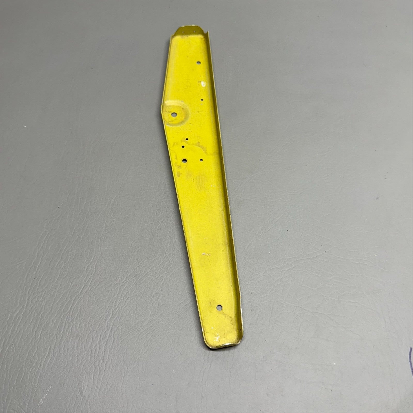 21566-000 Piper Bracket