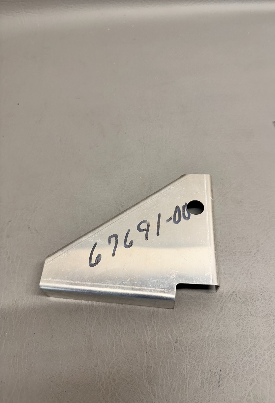 67691-000 Piper Bracket