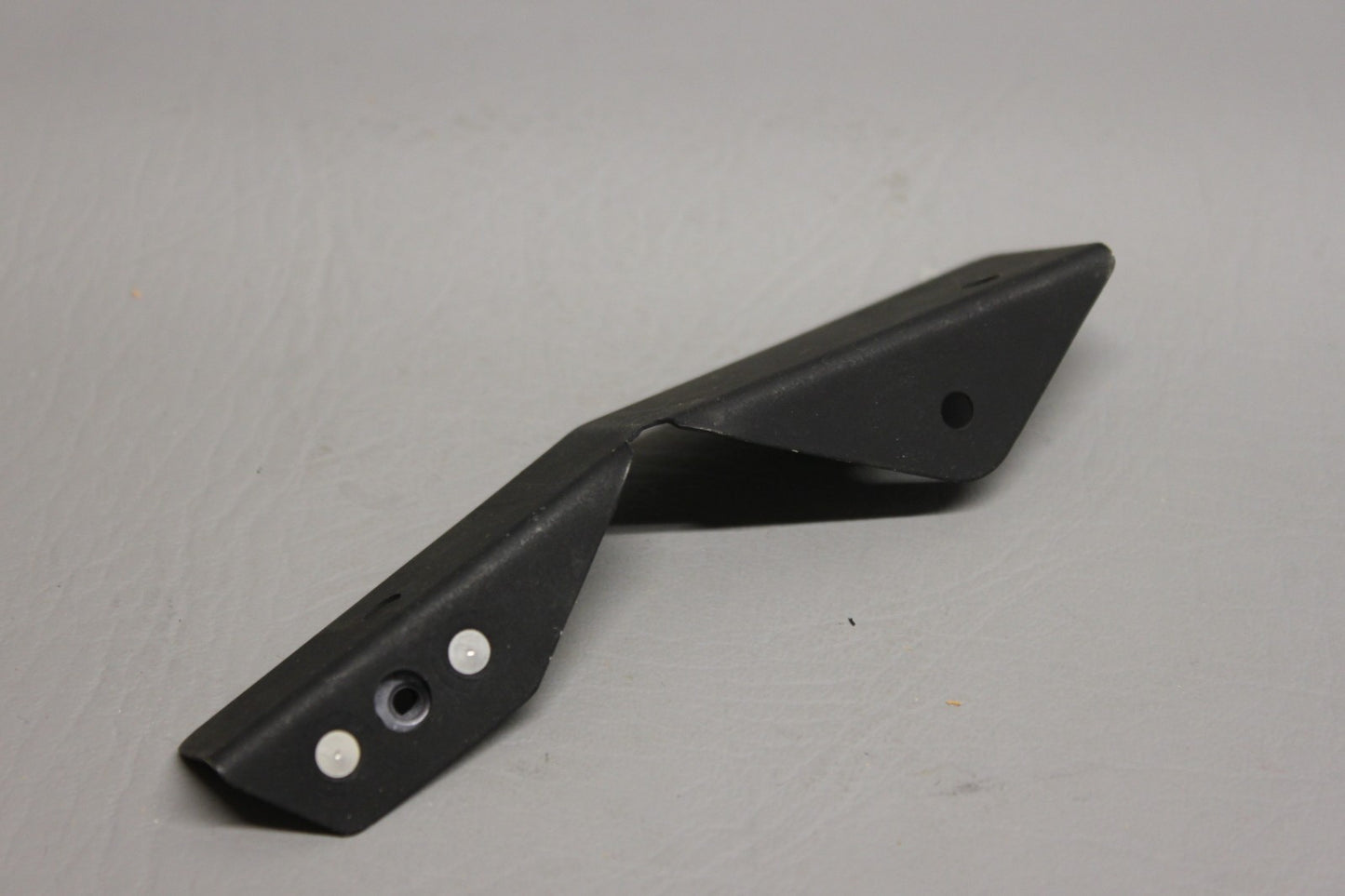 52109-000 Piper Bracket