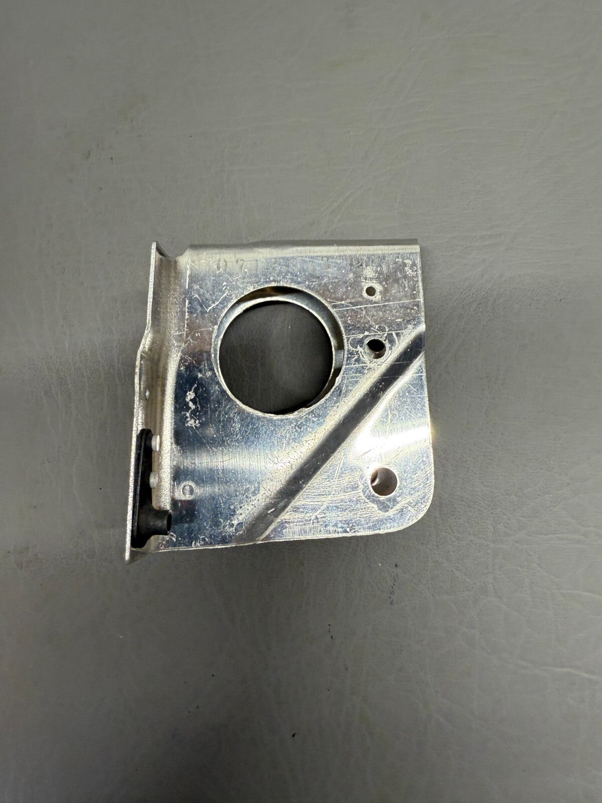0713663-2 Cessna Elevator Bracket Pulley Left Hand Assy