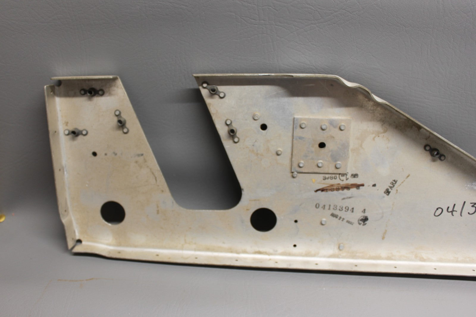 0413394-4 Cessna Bulkhead