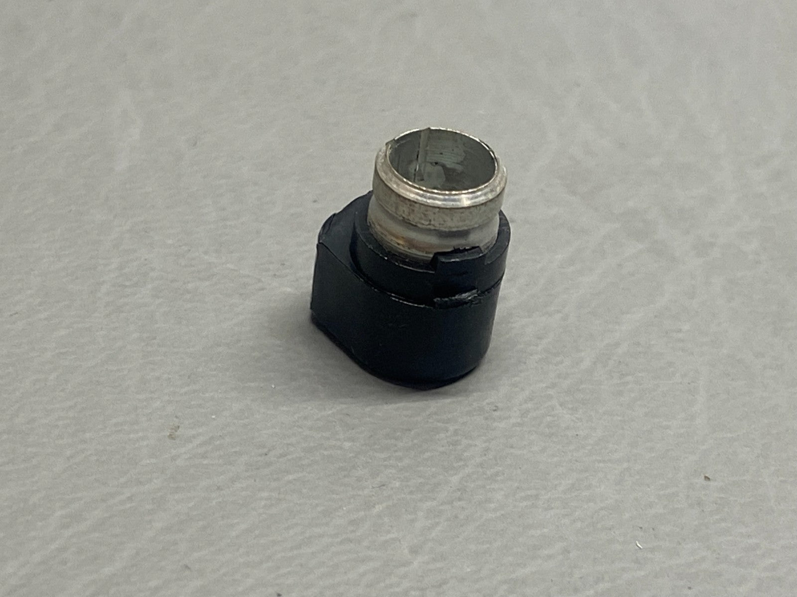 757-877 Piper Post Light Cap