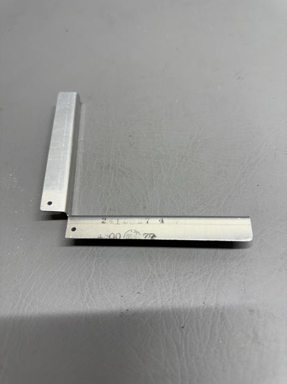 Cessna Retainer P/N 2415027-4