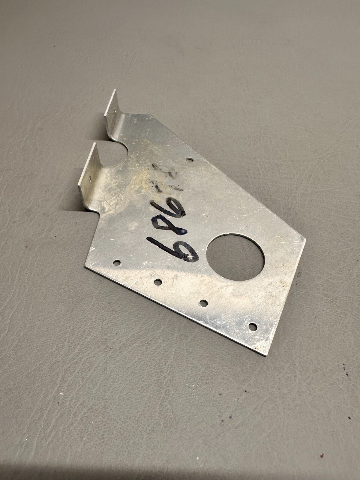 68676-000 Piper Bracket