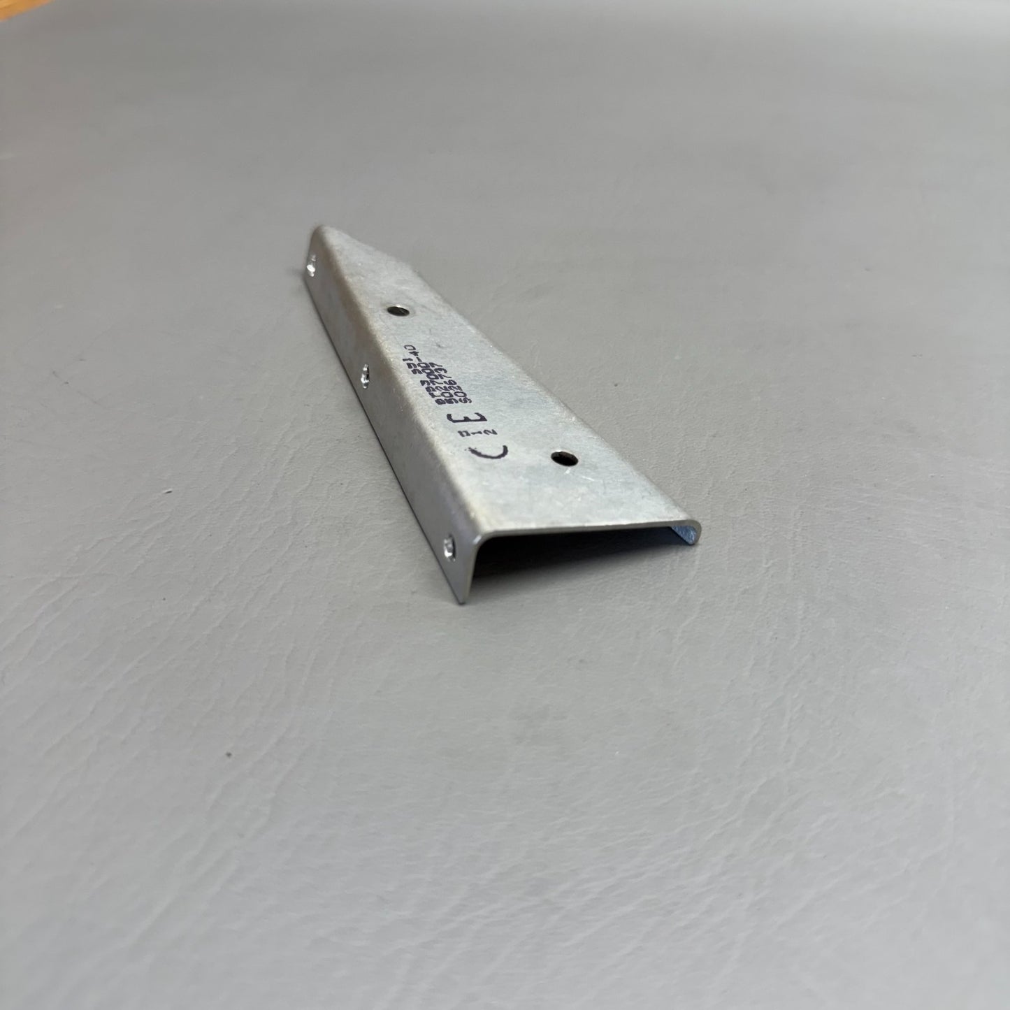 5027000-40 Cessna Main Gear Door Hinge Bracket RH