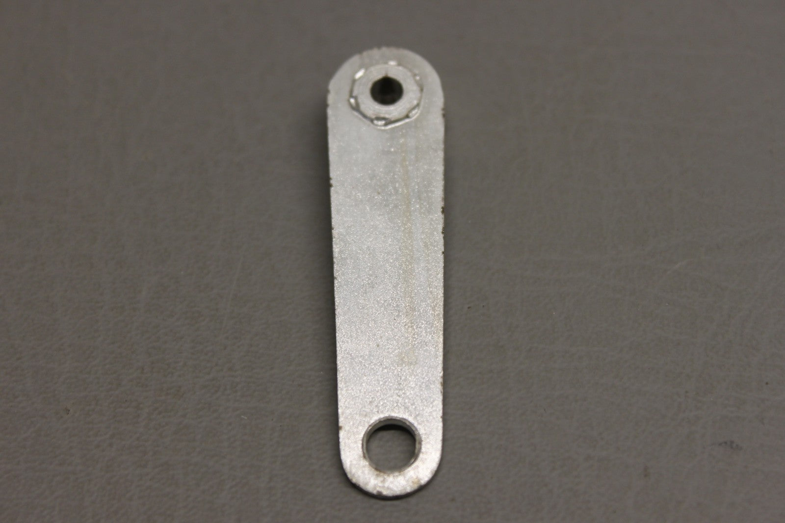 1652013-21 Cessna Arm Assy