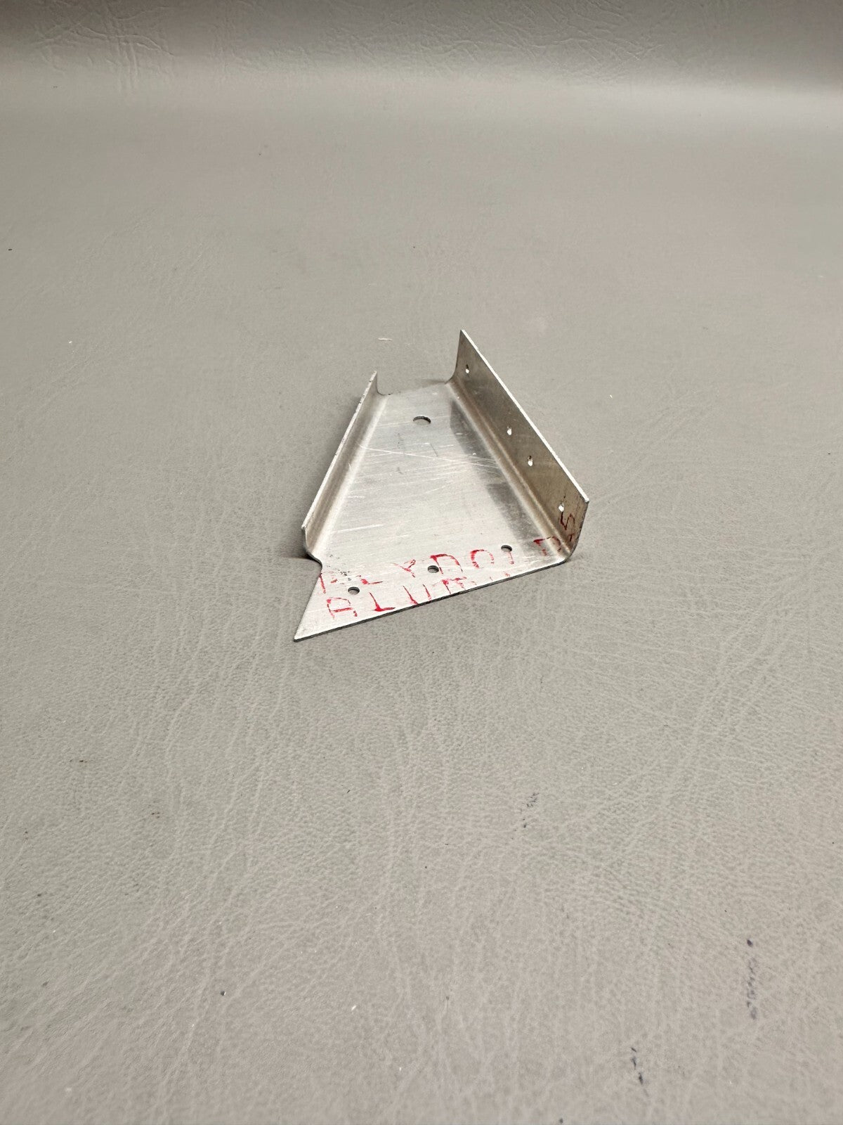 62581-000 Piper Bracket