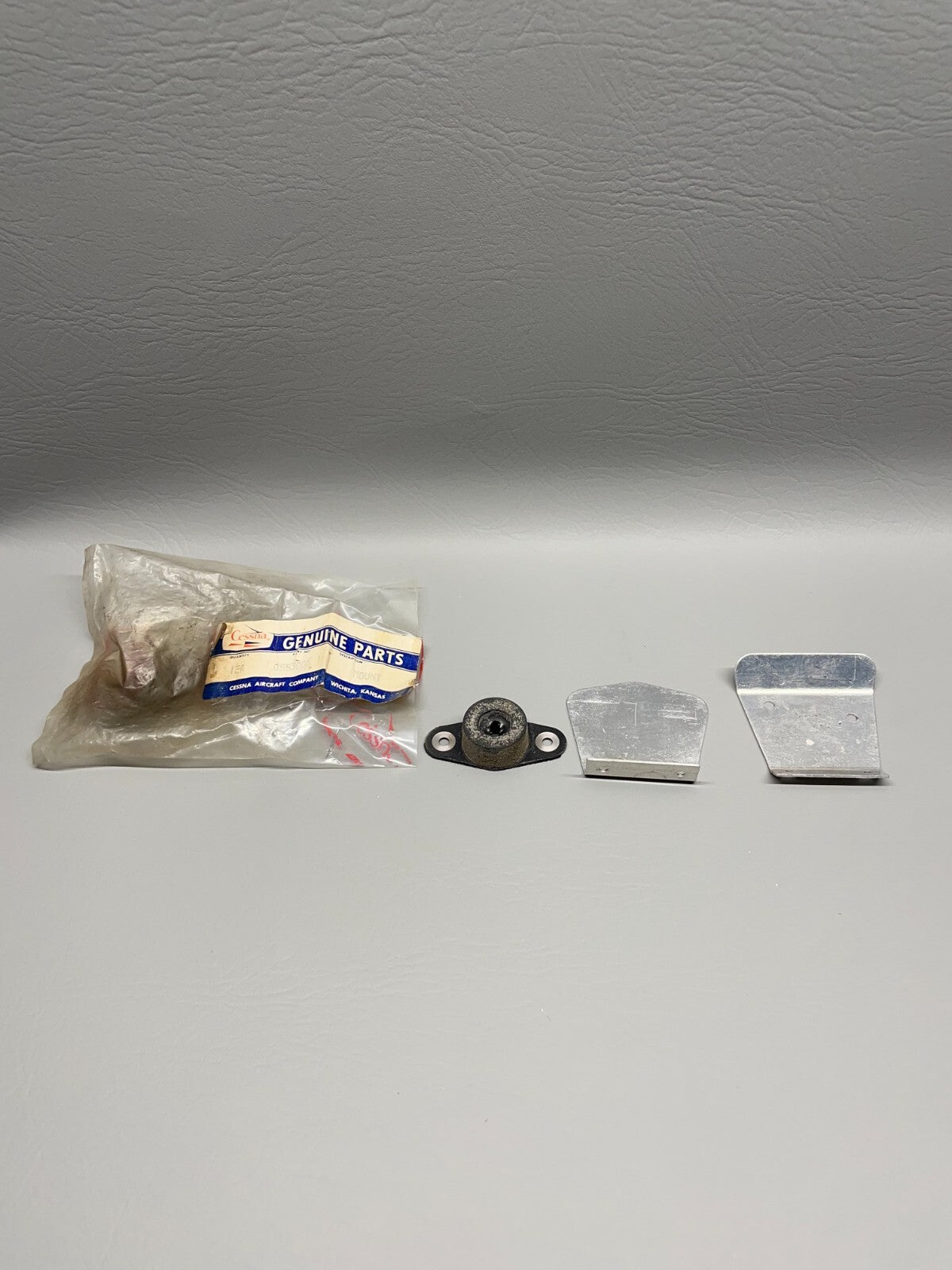 Cessna Shock Mount Assy P/N 0553004-1 (NEW)