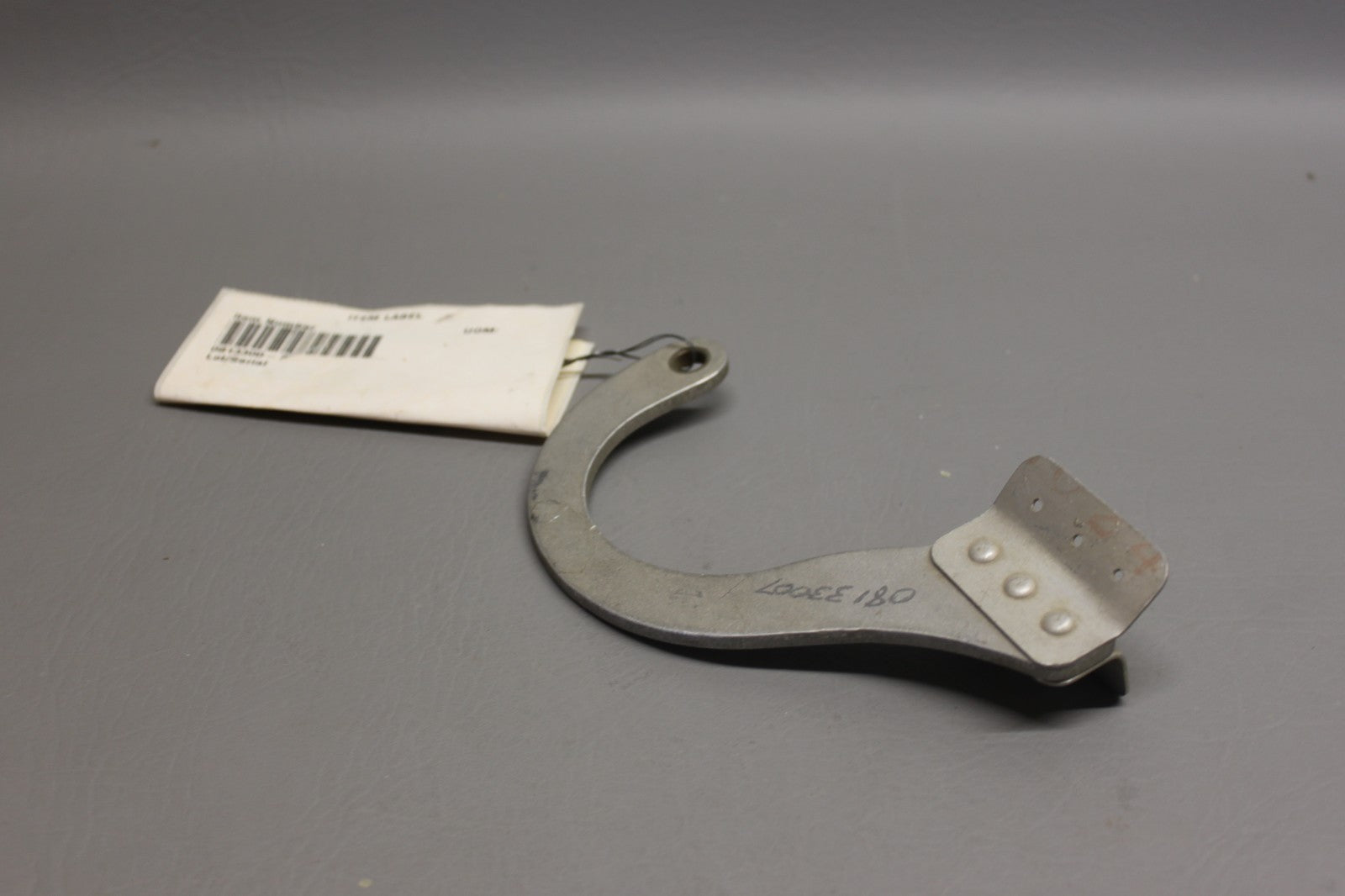 0813300-7 Cessna 310 Nose Gear Door Hinge