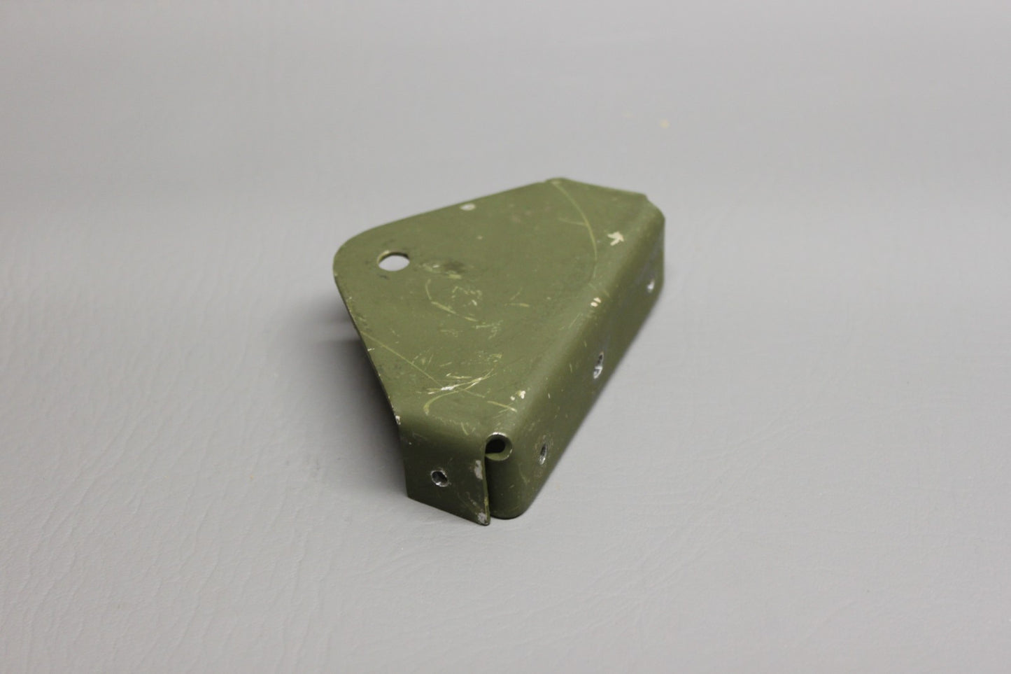 0732100-6 Cessna A185F Bracket Hinge Center