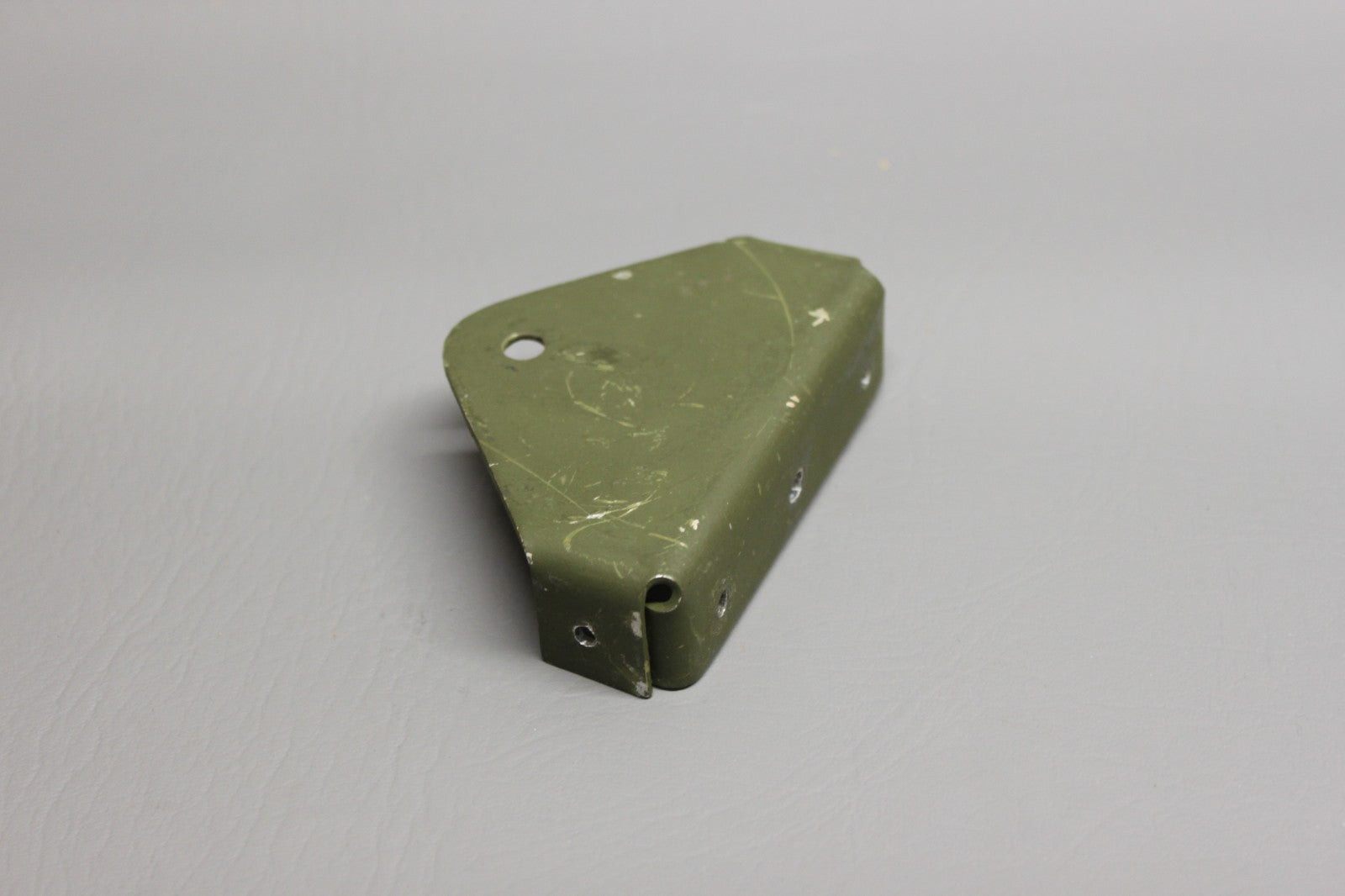 0732100-6 Cessna A185F Bracket Hinge Center