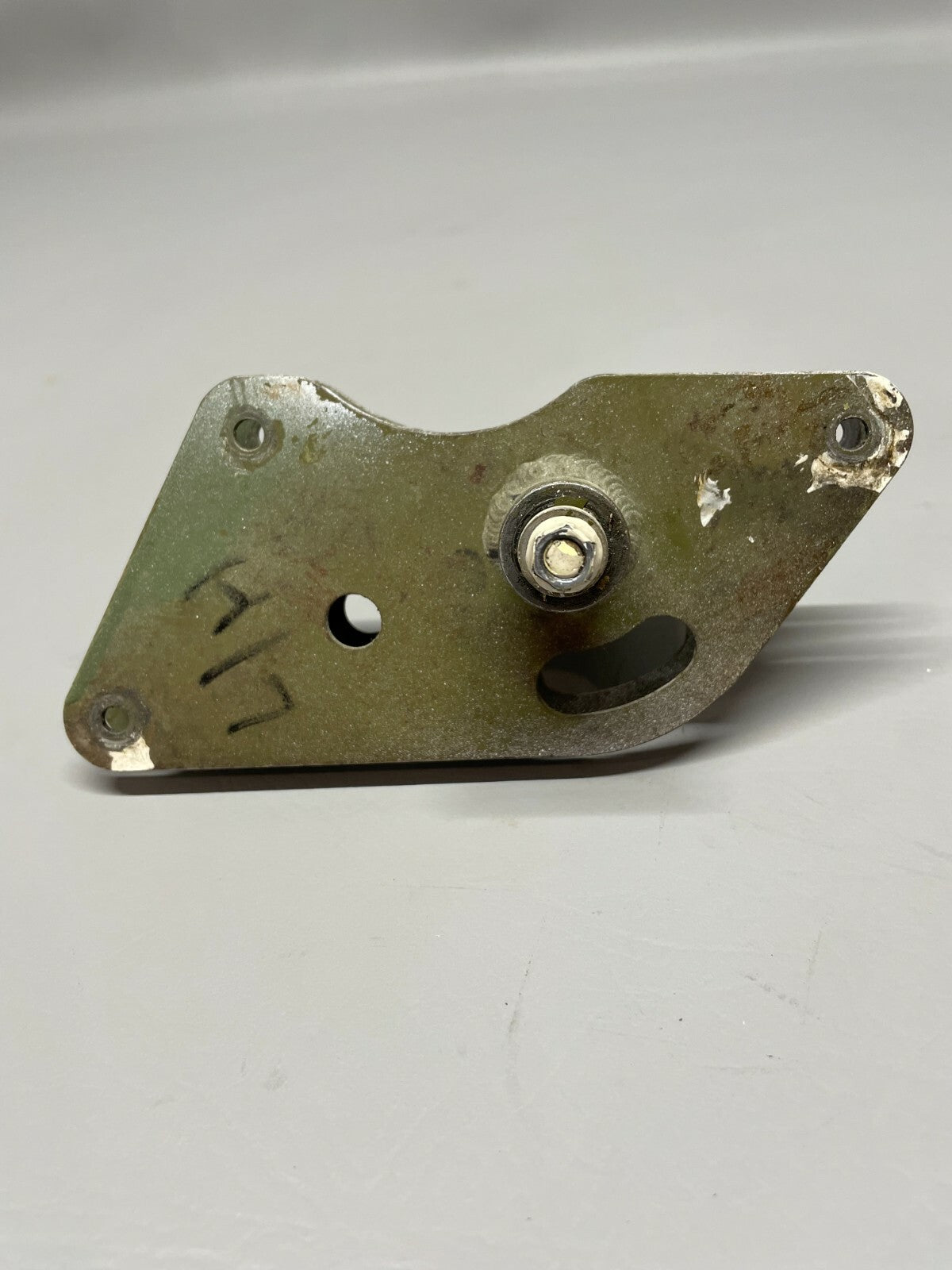 Cessna A185F/172N Aileron Bellcrank Assy LH P/N 0422430-1