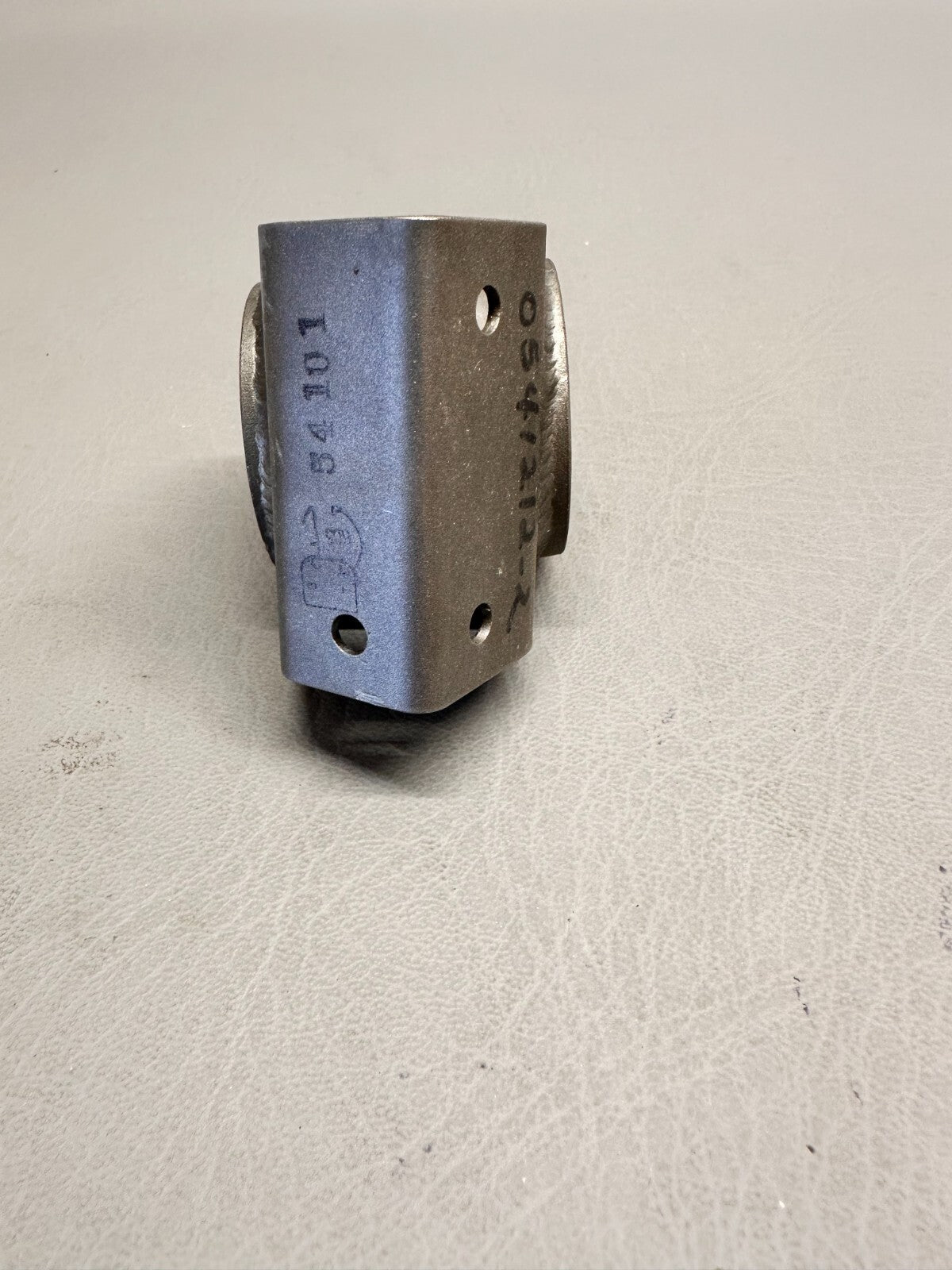 0541212-2 Cessna Bracket