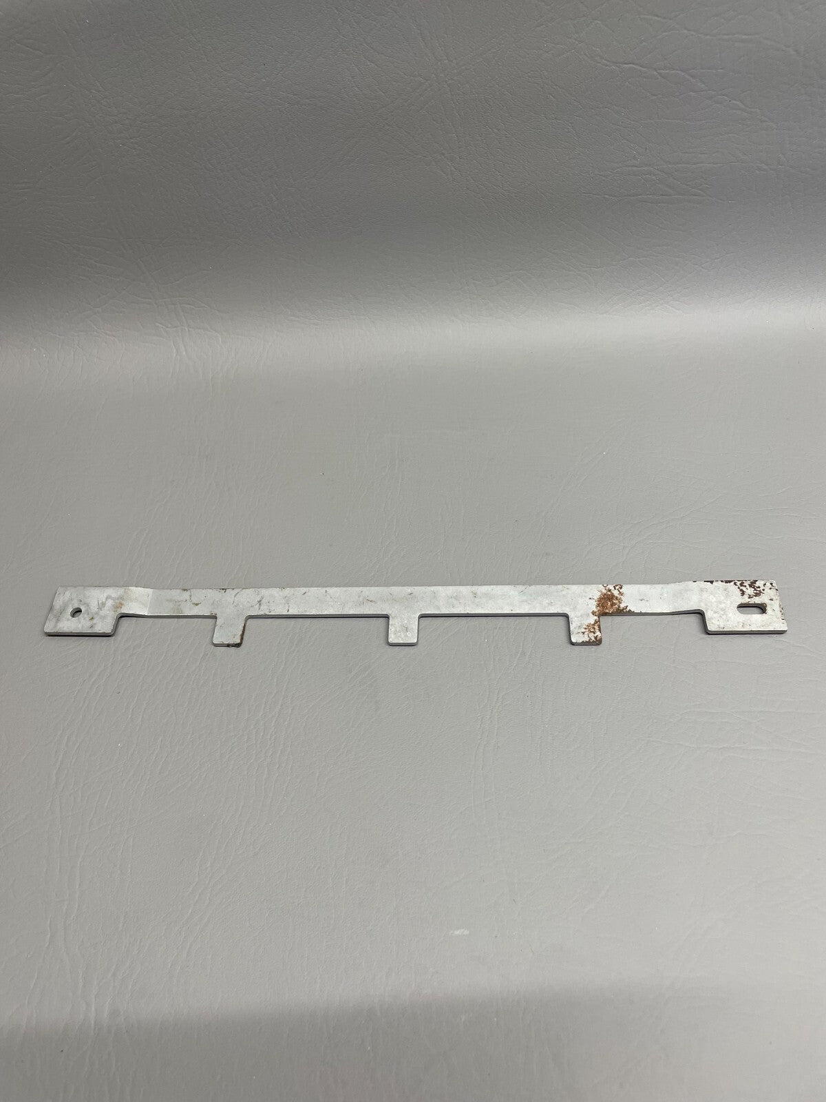 Cessna Seat Plate P/N 0513560